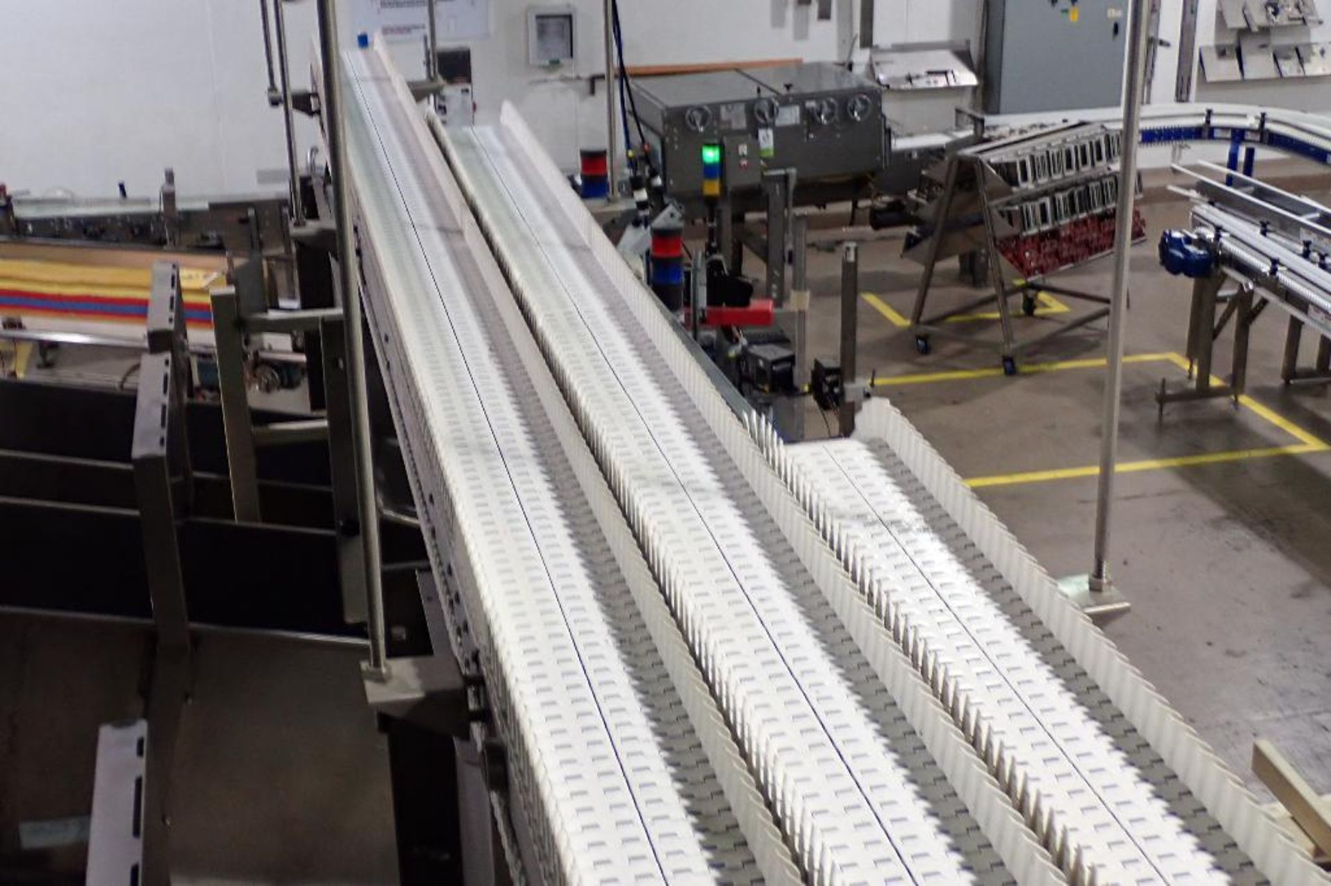 Spantech 3-lane overhead conveyor {Located in Lakeville, MN} - Image 3 of 11