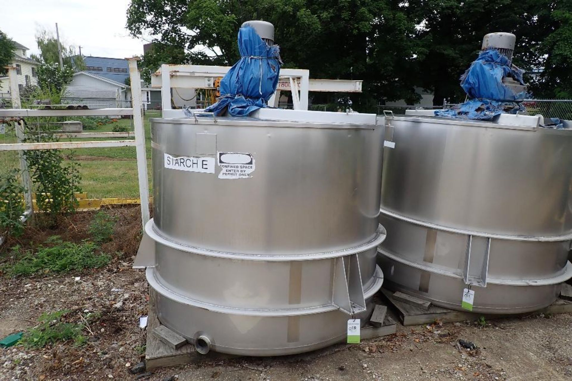 Sprinkman 900 gallon SS tank {Located in North East, PA}