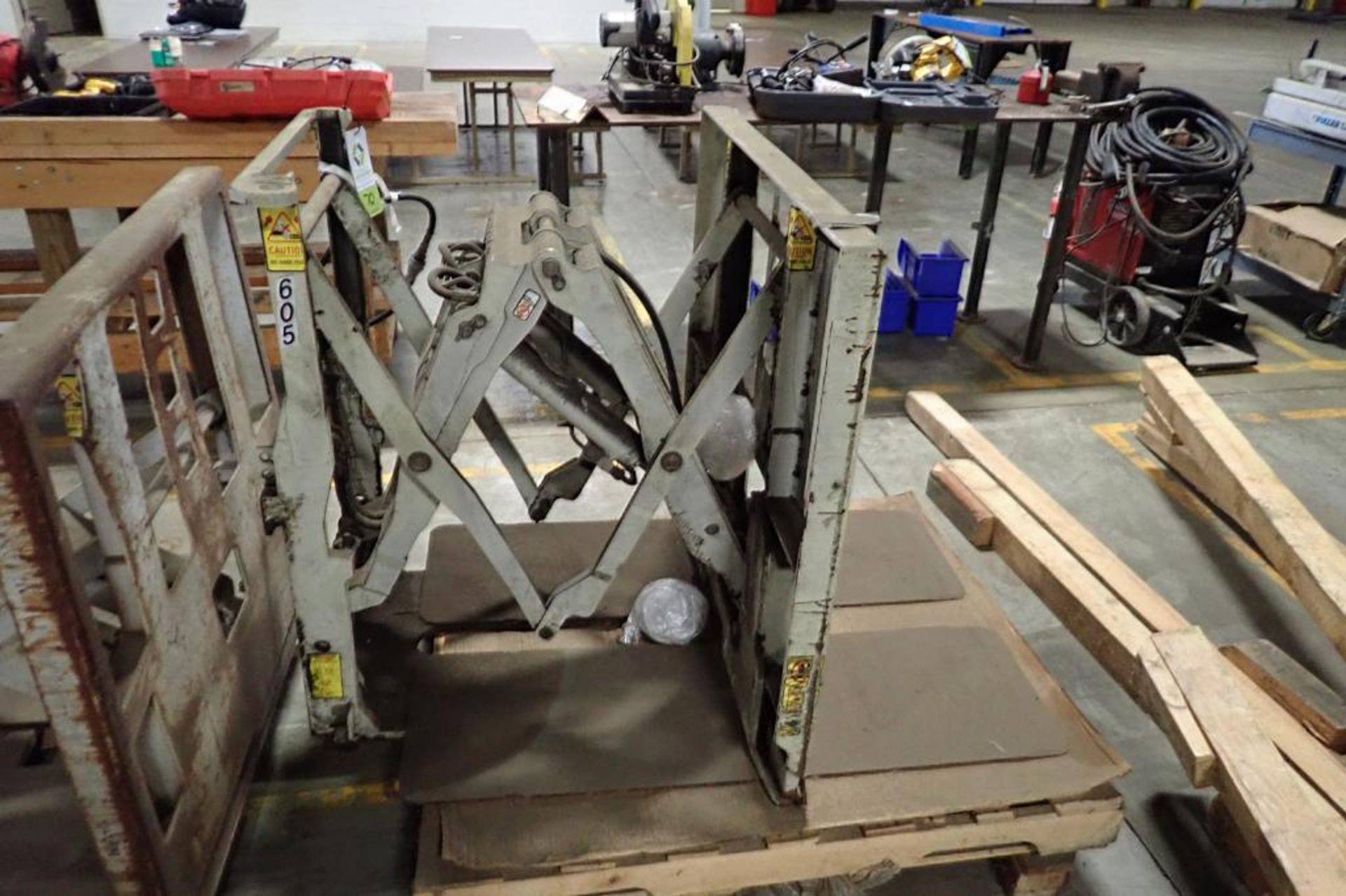 Cascade Push/Pull forklift attachment {Located in Plymouth, IN} - Image 3 of 8