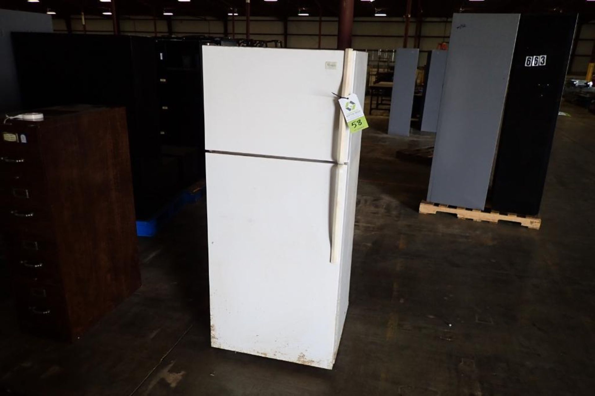 Whirlpool refrigerator w/ freezer above {Located in Plymouth, IN}