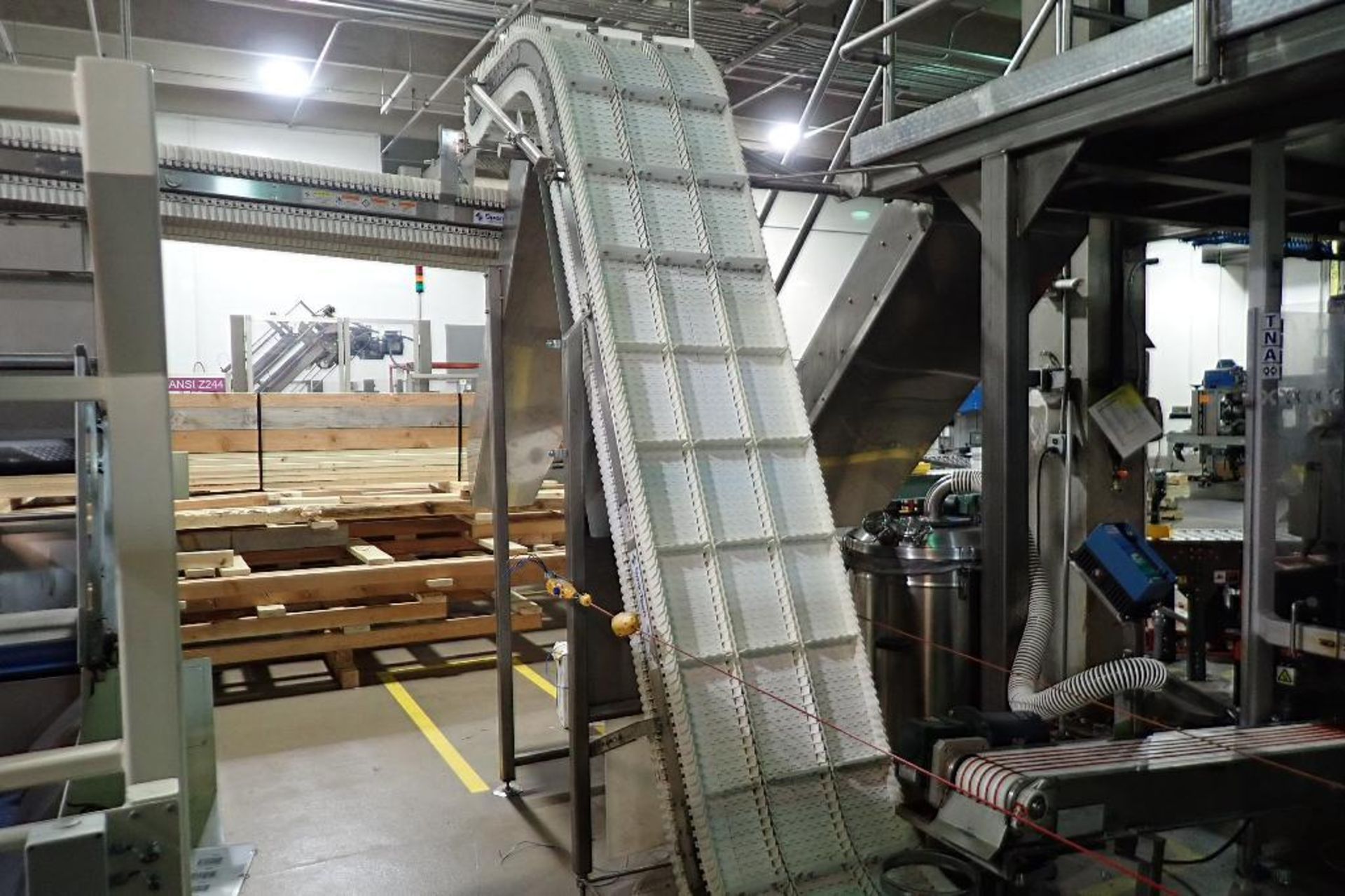 Spantech 3-lane Z-conveyor {Located in Lakeville, MN}