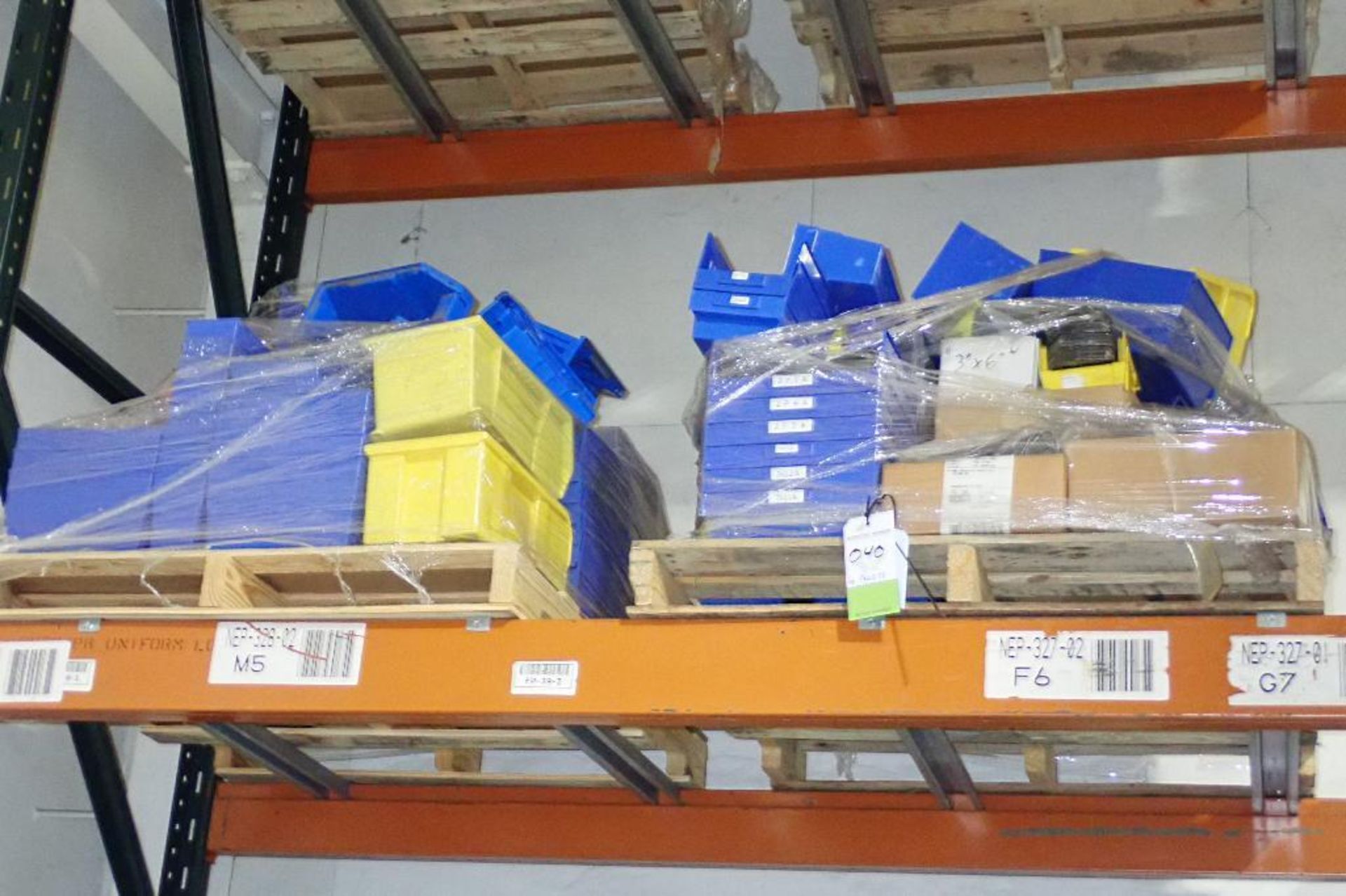 (6) pallets of assorted plastic parts bin {Located in North East, PA} - Bild 5 aus 6