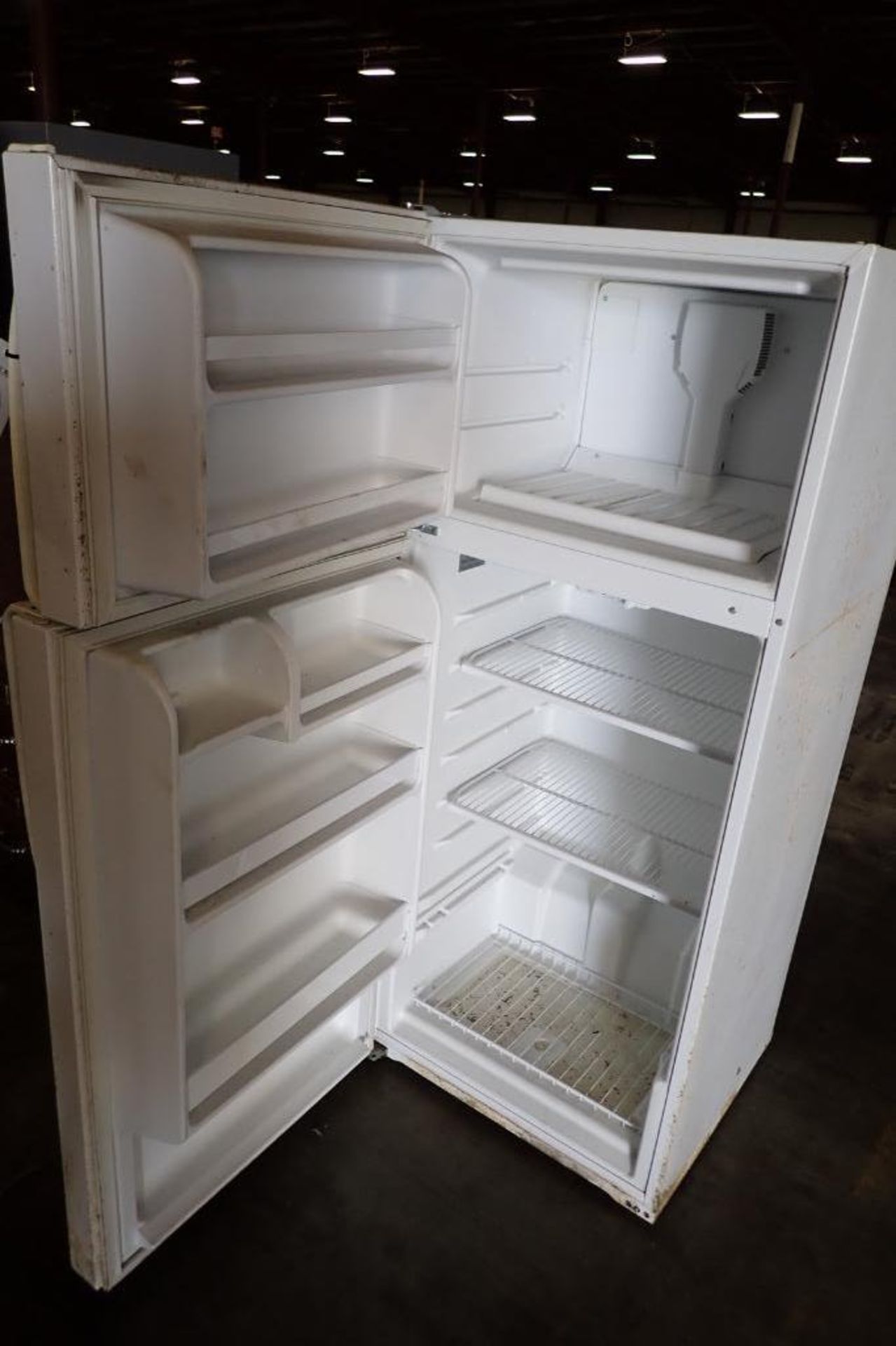 Whirlpool refrigerator w/ freezer above {Located in Plymouth, IN} - Image 2 of 8