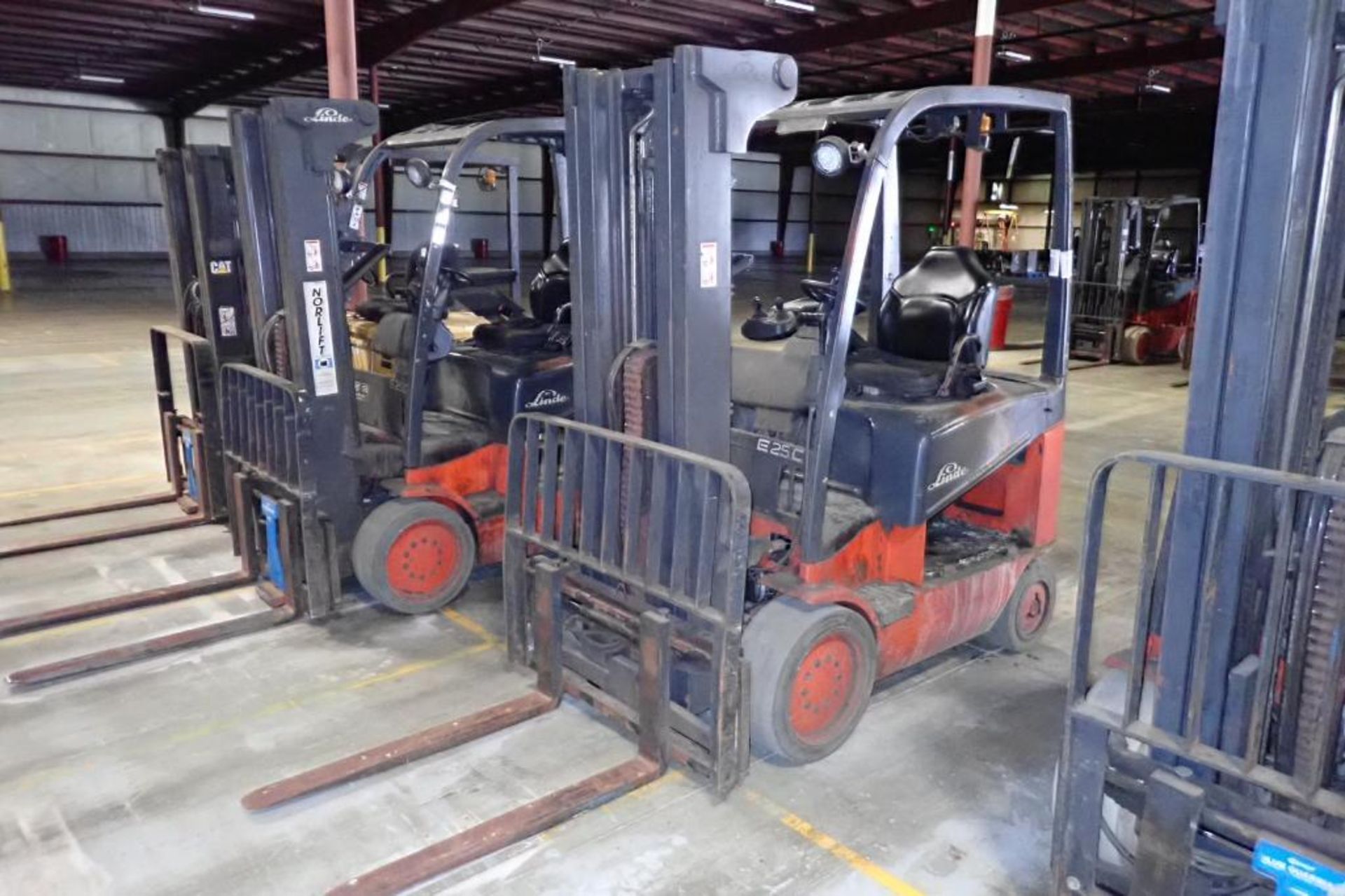 Linde 48V electric forklift {Located in Plymouth, IN}