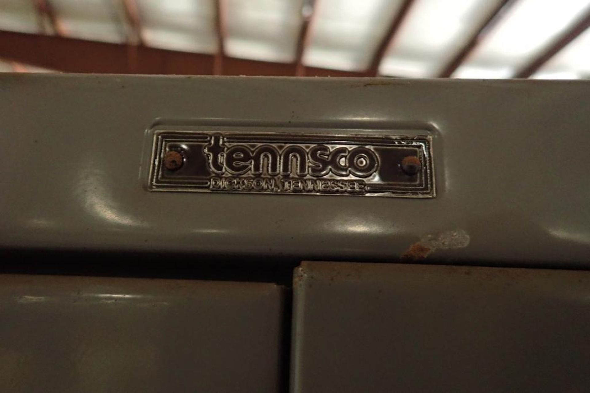 (2) Tennsco 2-door mild steel cabinets {Located in Plymouth, IN} - Bild 5 aus 5