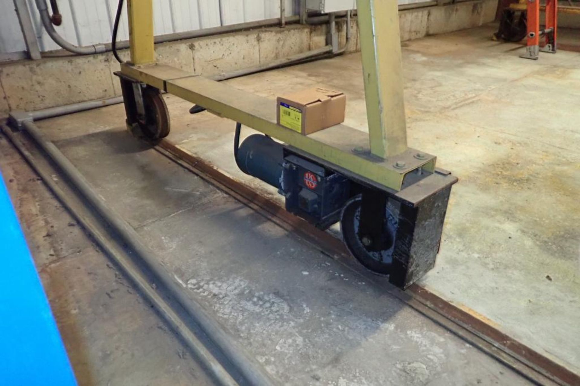 A-frame hoist on power trolley {Located in Plymouth, IN} - Bild 3 aus 9
