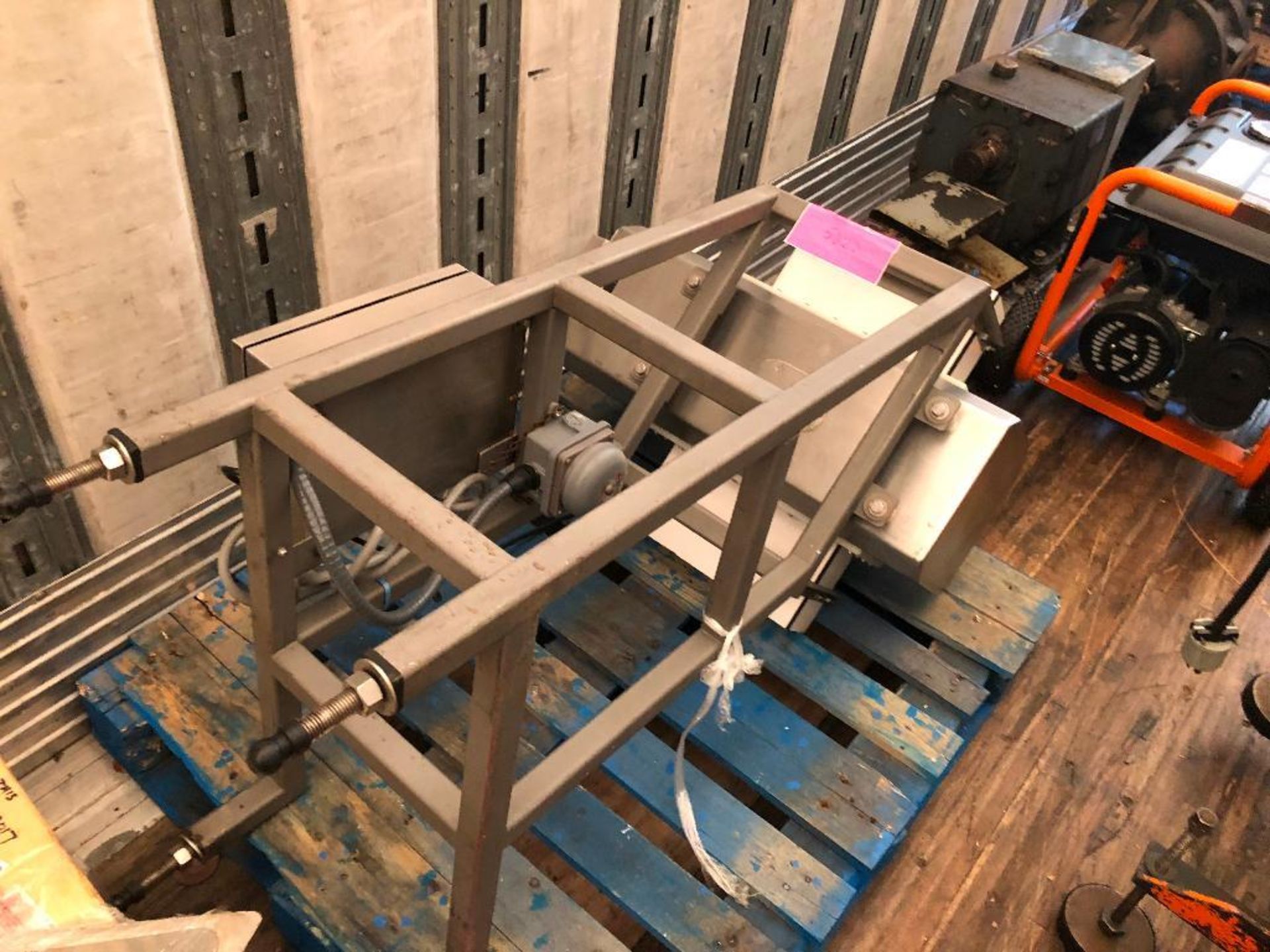 Lock metal detector with incline conveyor {Located in Womelsdorf, PA}
