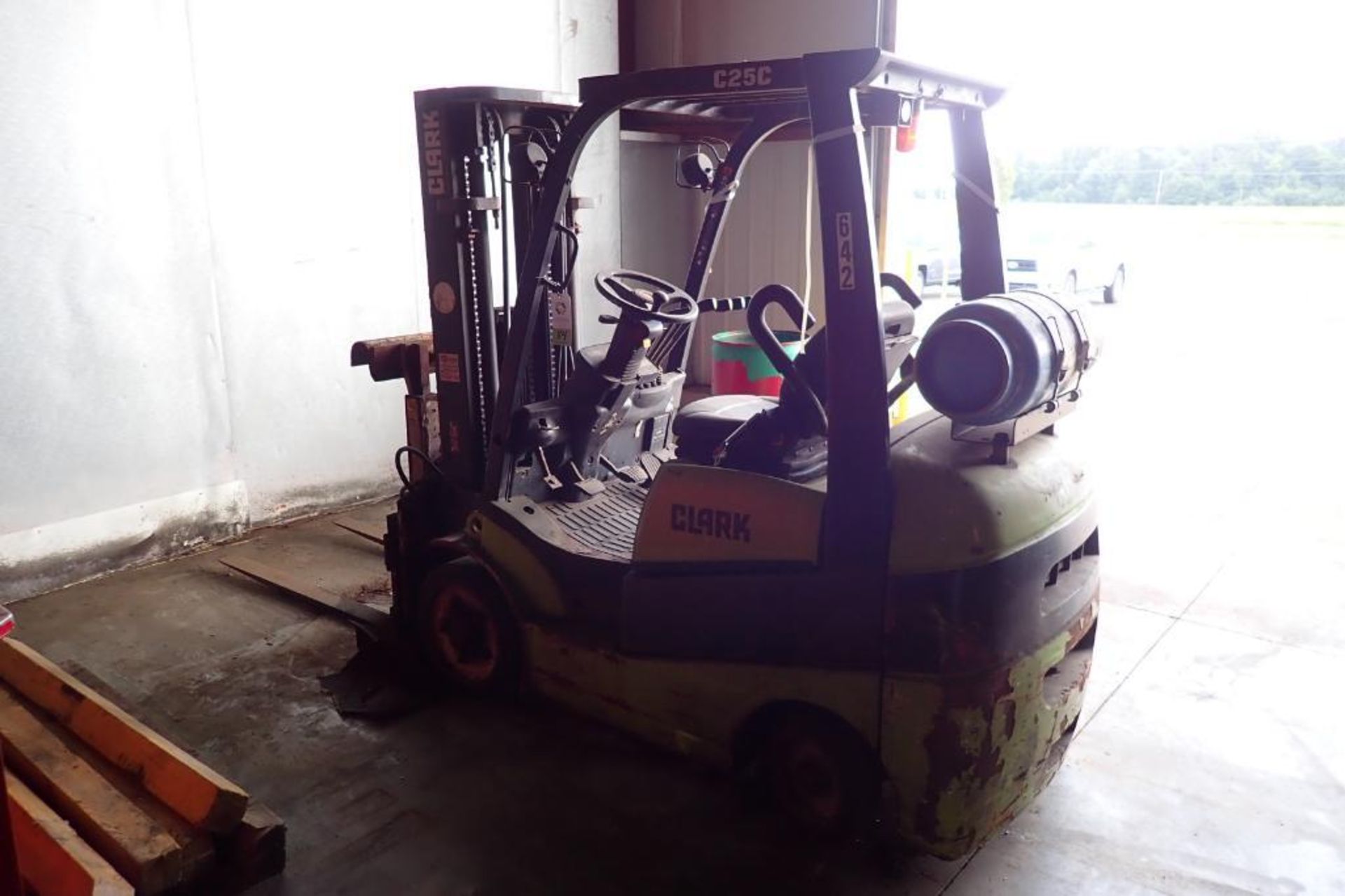 Clark propane forklift {Located in Plymouth, IN} - Bild 4 aus 11