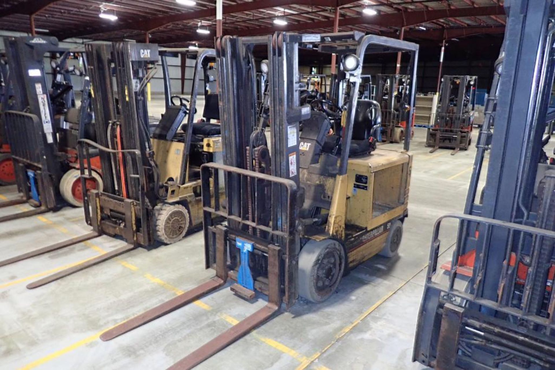 Caterpillar 48V electric forklift {Located in Plymouth, IN}