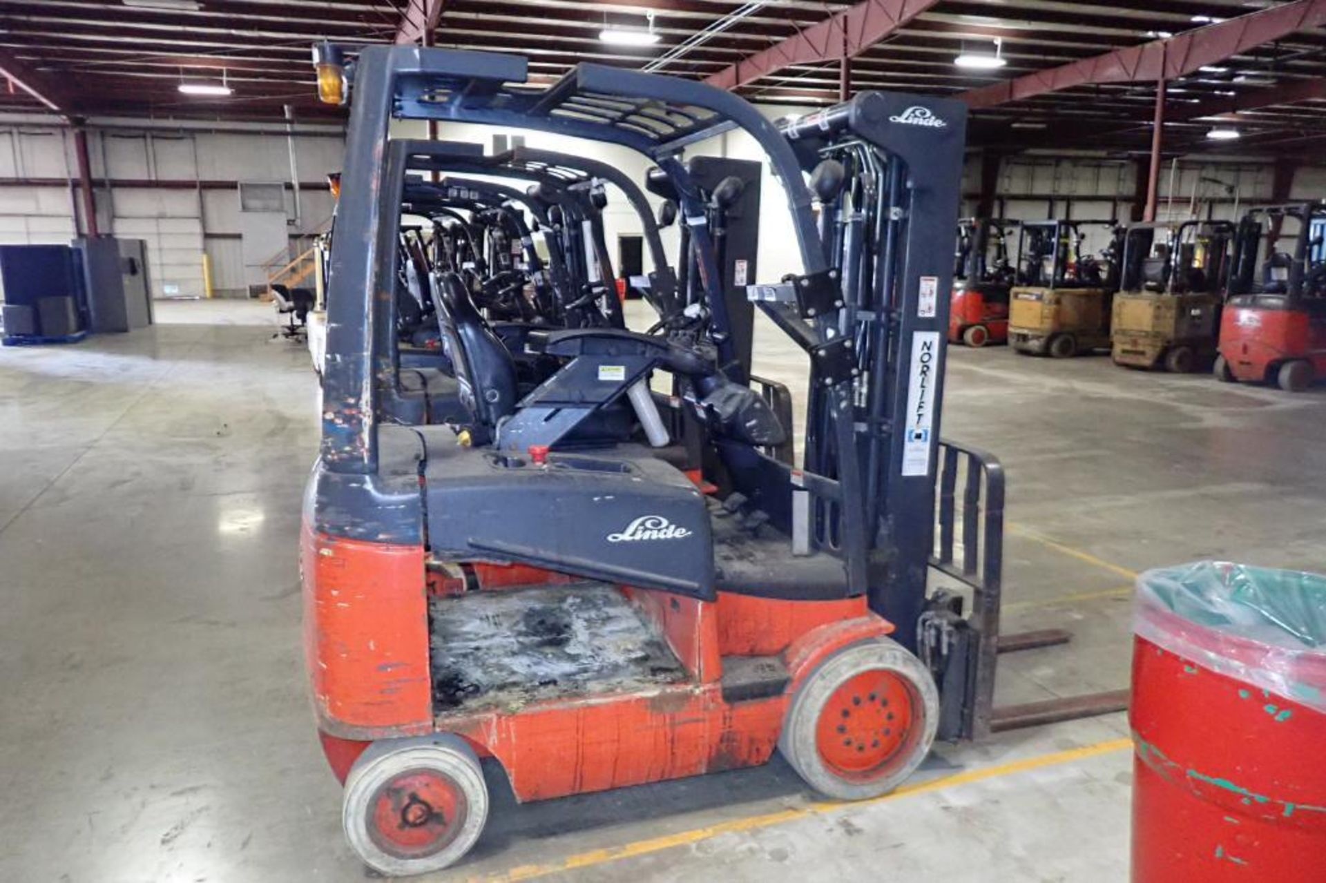 Linde 48V electric forklift {Located in Plymouth, IN}