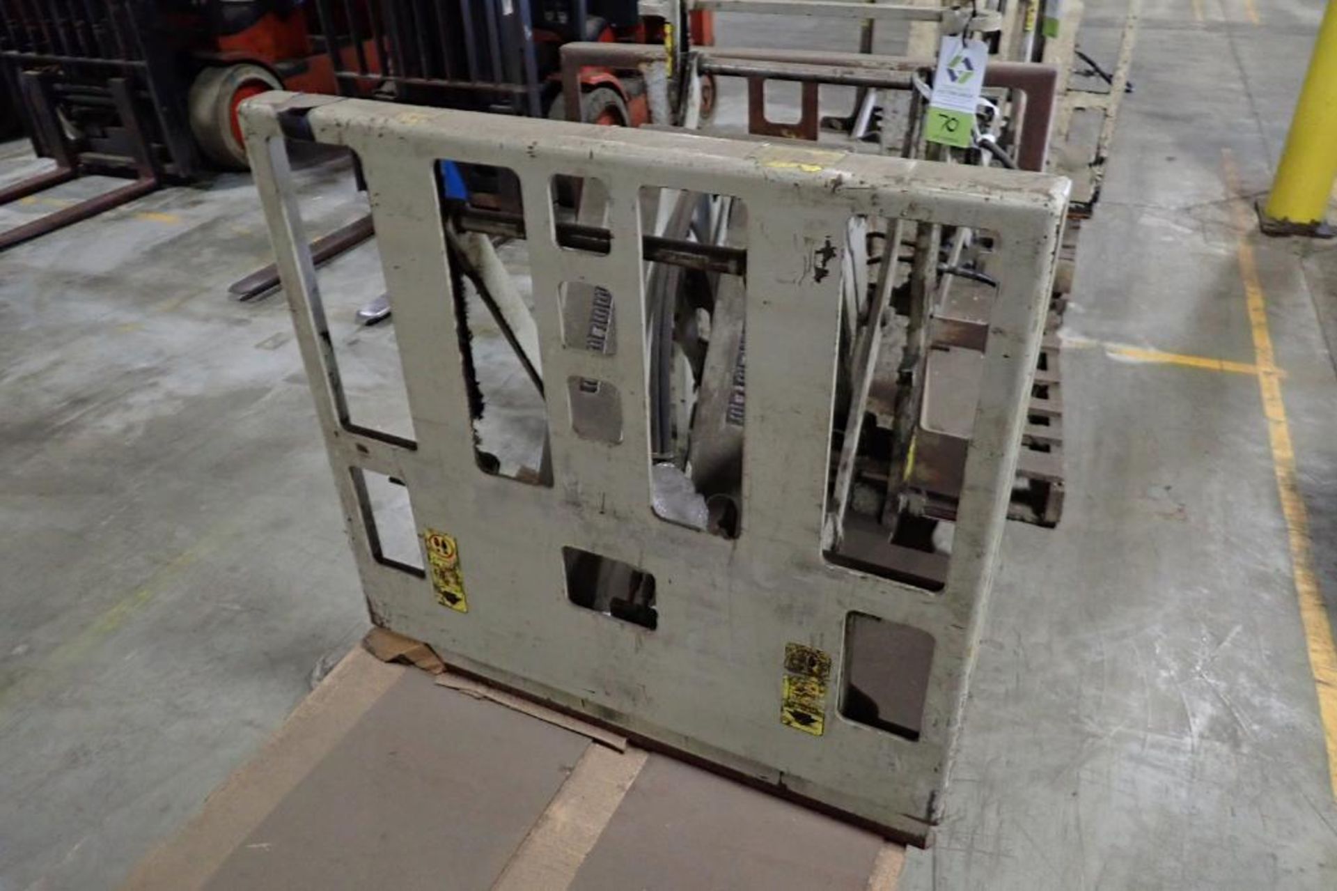 Cascade Push/Pull forklift attachment {Located in Plymouth, IN} - Bild 6 aus 8