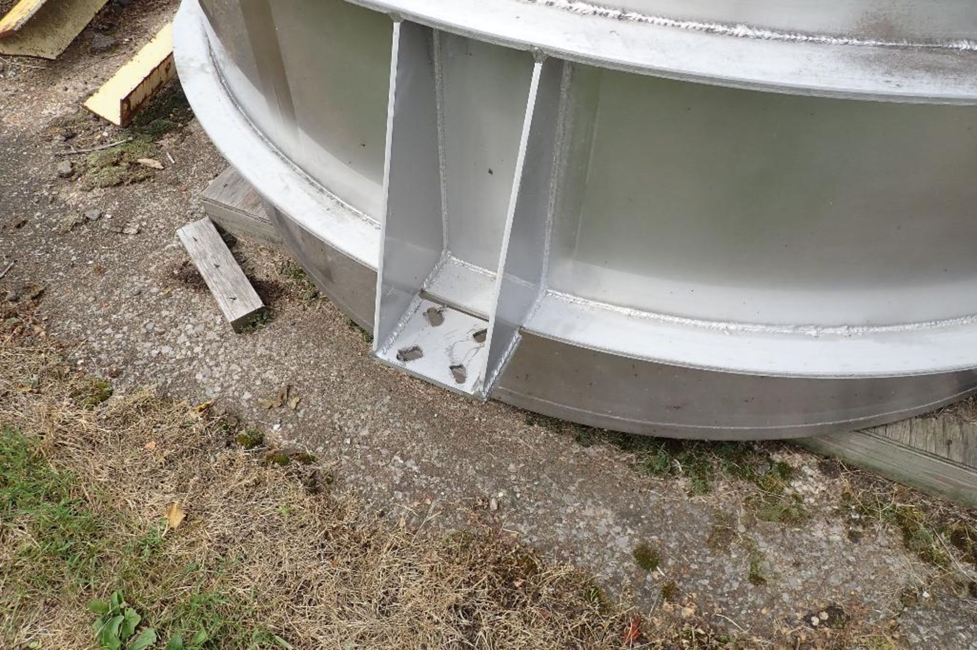 Sprinkman 900 gallon SS tank {Located in North East, PA} - Image 12 of 12
