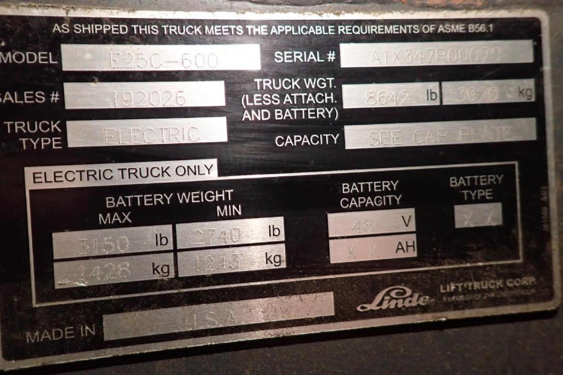 Linde 48V electric forklift {Located in Plymouth, IN} - Image 7 of 8