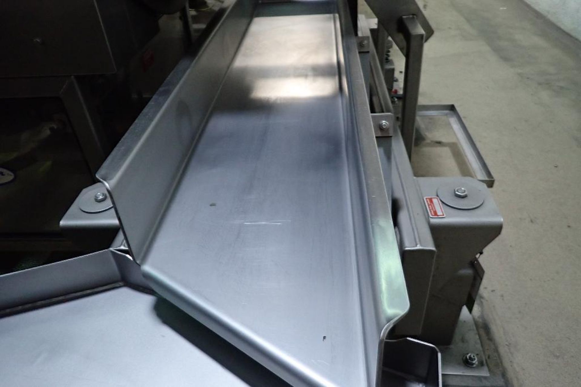 SS Key vibratory conveyor {Located in Lakeville, MN} - Image 4 of 6