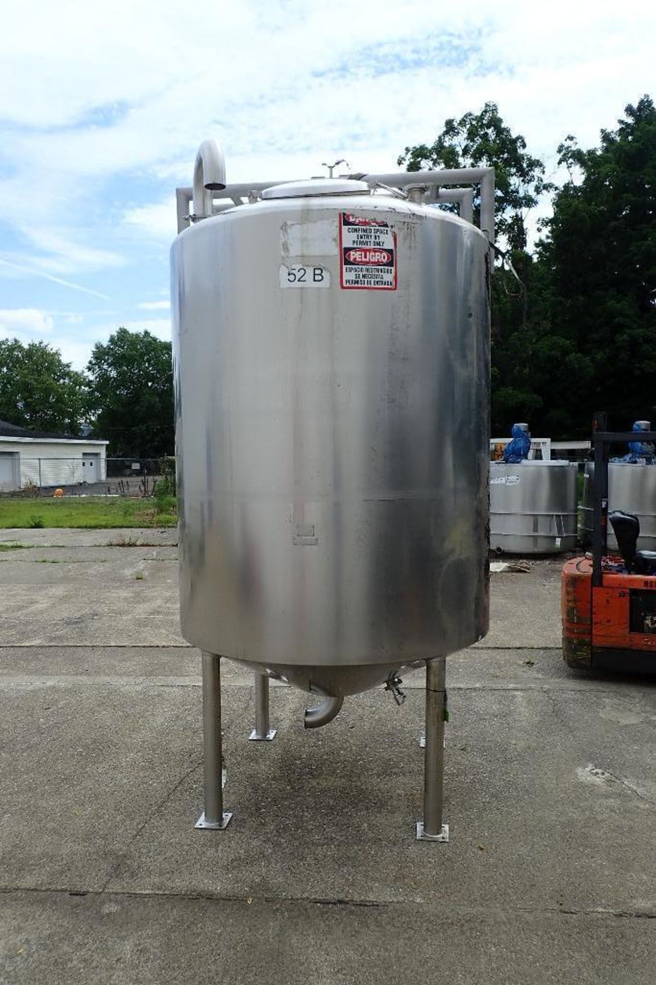DCI 1000 gallon SS tank {Located in North East, PA} - Image 2 of 11