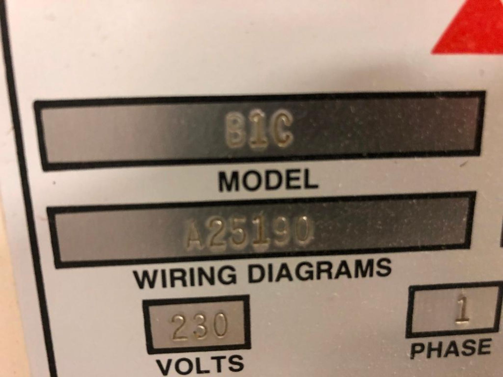 Triangle vertical form / fill / seal {Located in Womelsdorf, PA} - Bild 6 aus 14