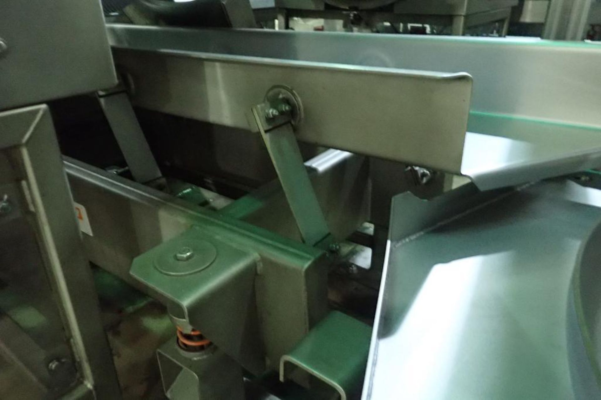 SS Key vibratory conveyor {Located in Lakeville, MN} - Image 4 of 7