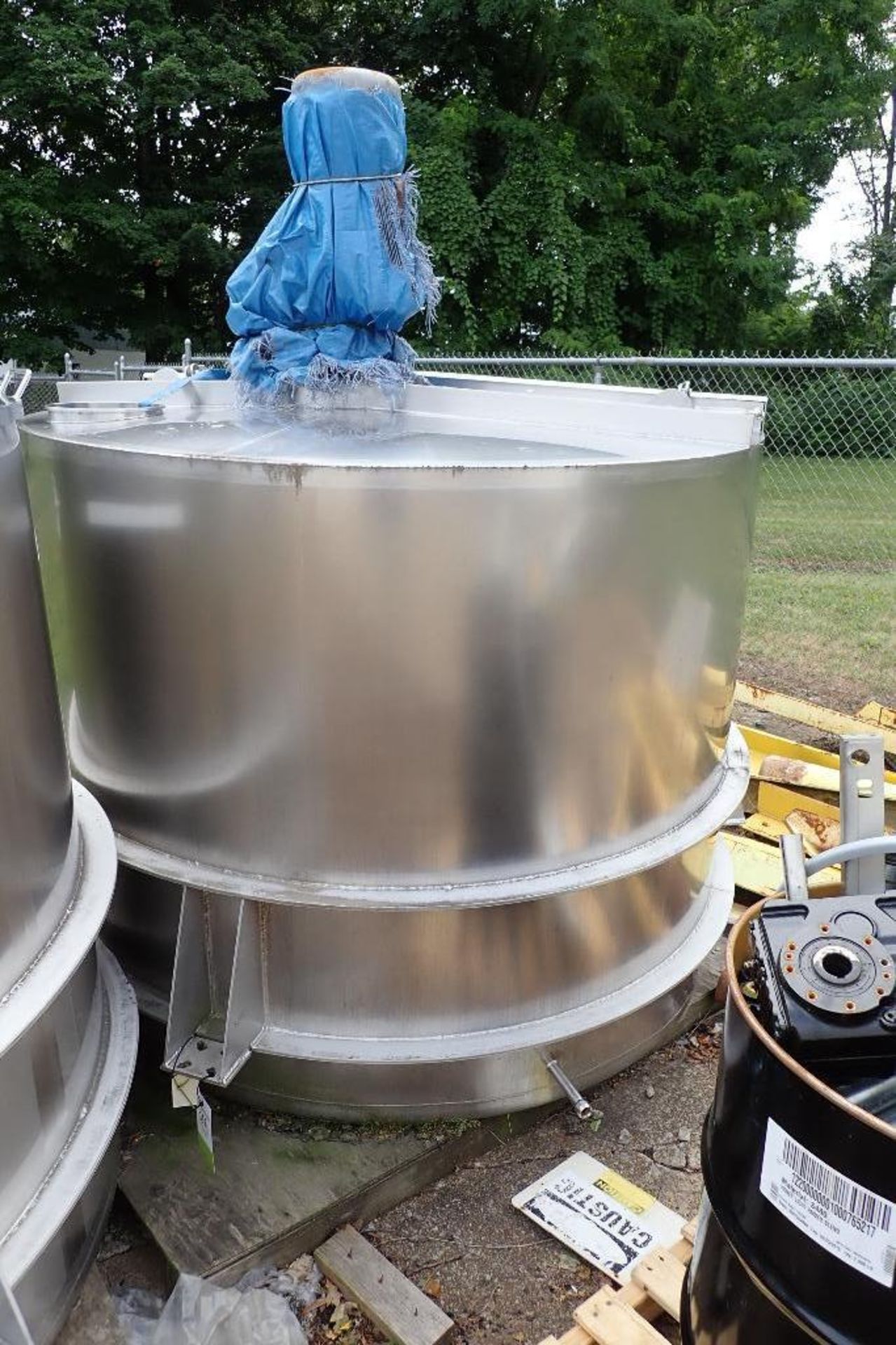Sprinkman 900 gallon SS tank {Located in North East, PA}