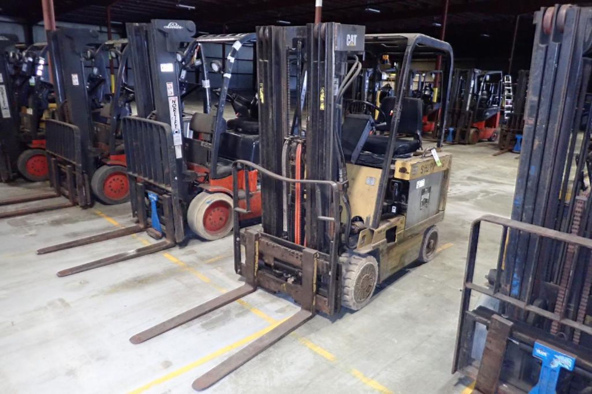 Caterpillar 36/48V electric forklift {Located in Plymouth, IN}