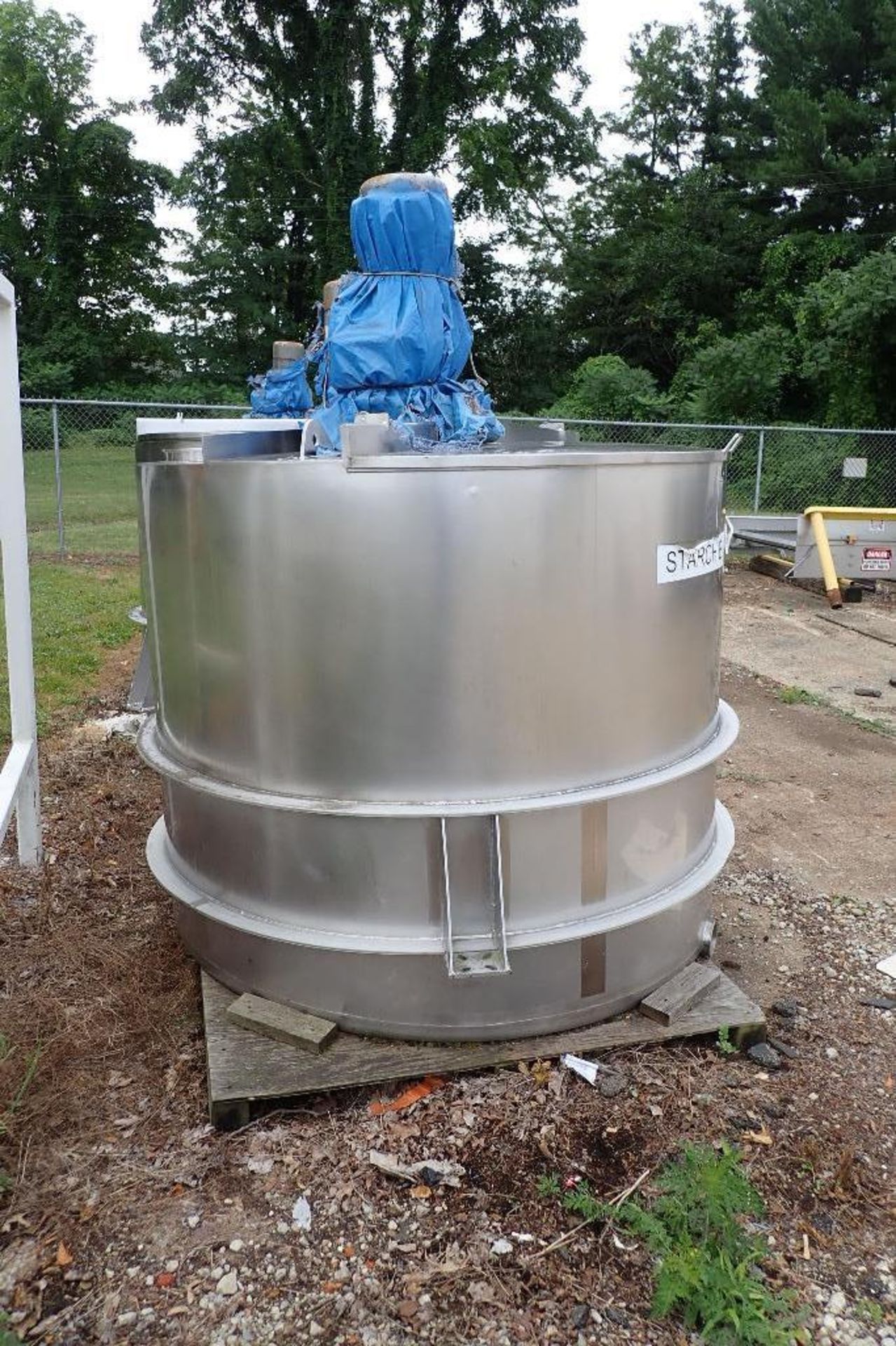 Sprinkman 900 gallon SS tank {Located in North East, PA} - Image 7 of 9