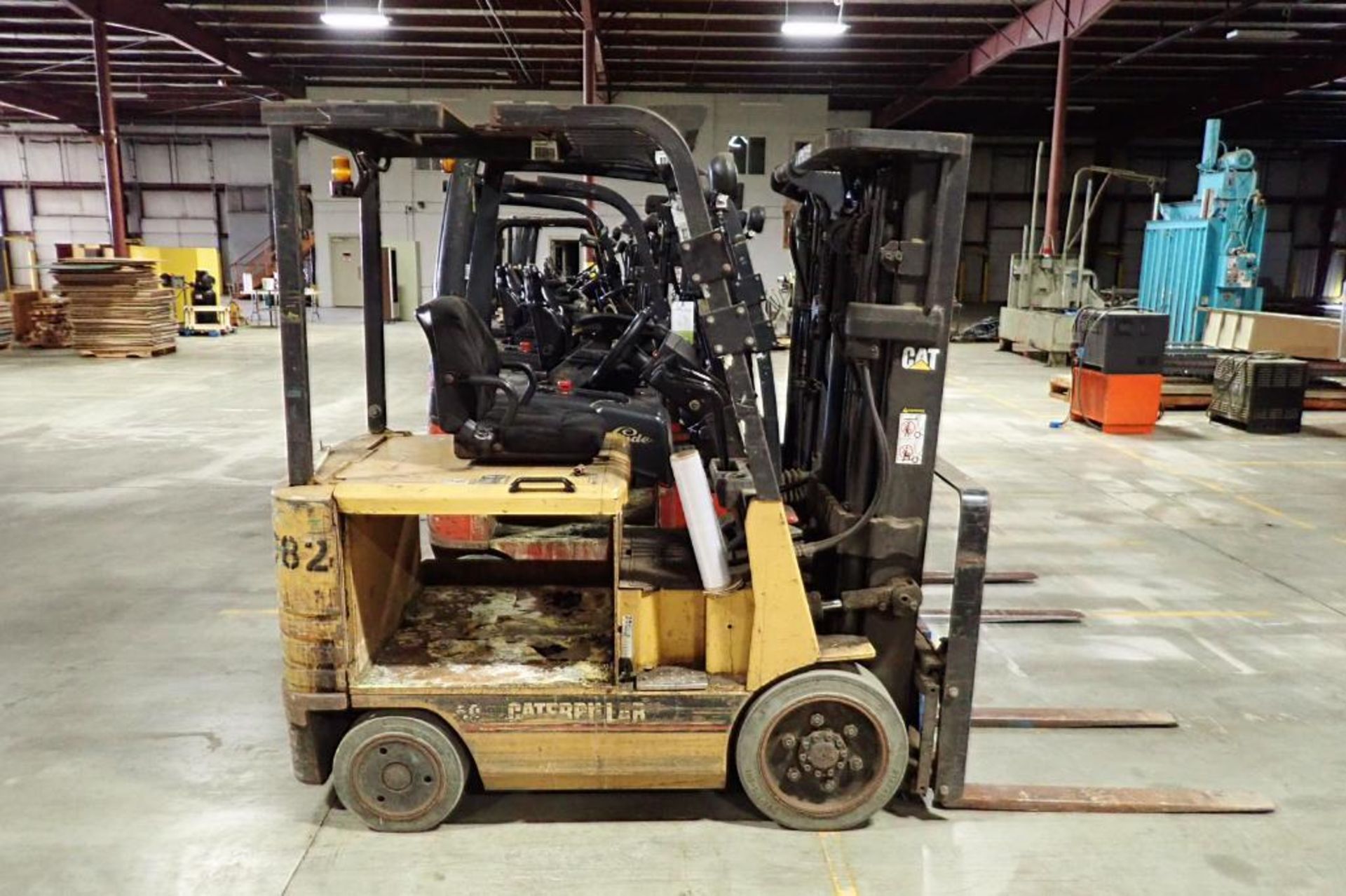 Caterpillar 48V electric forklift {Located in Plymouth, IN}