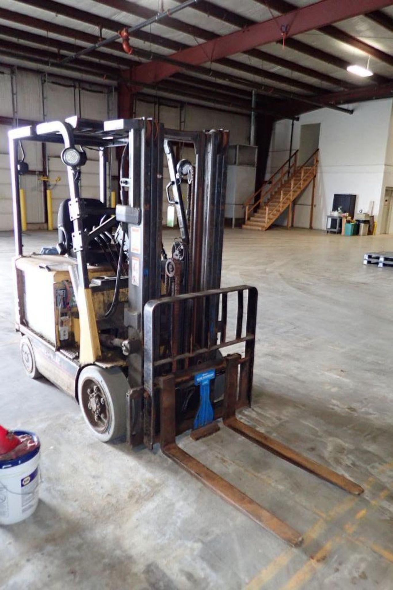 Caterpillar 48V electric forklift {Located in Plymouth, IN} - Image 3 of 7