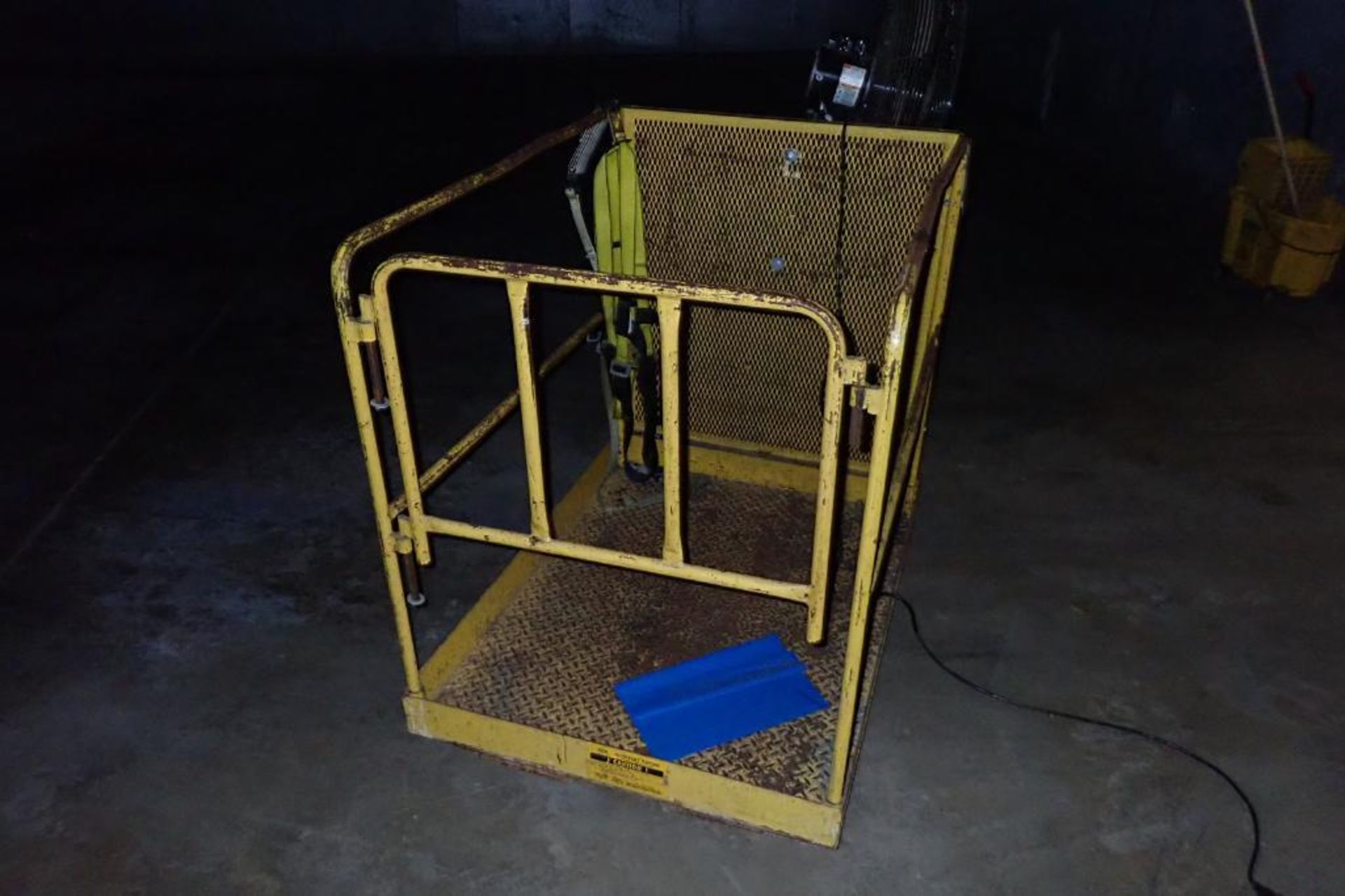 Mild steel man basket for forklift {Located in Plymouth, IN} - Bild 2 aus 4