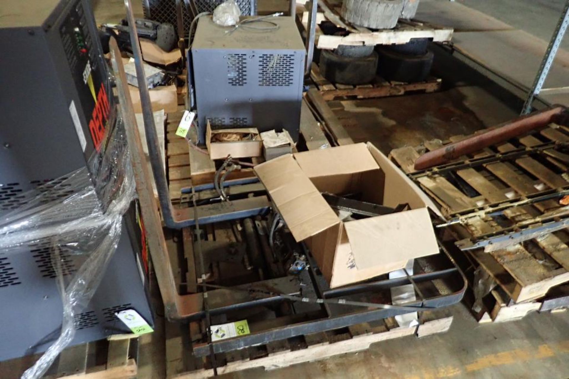 (3) Forklift bump racks and (2) sets of 42 in. long forks {Located in Plymouth, IN} - Bild 2 aus 5