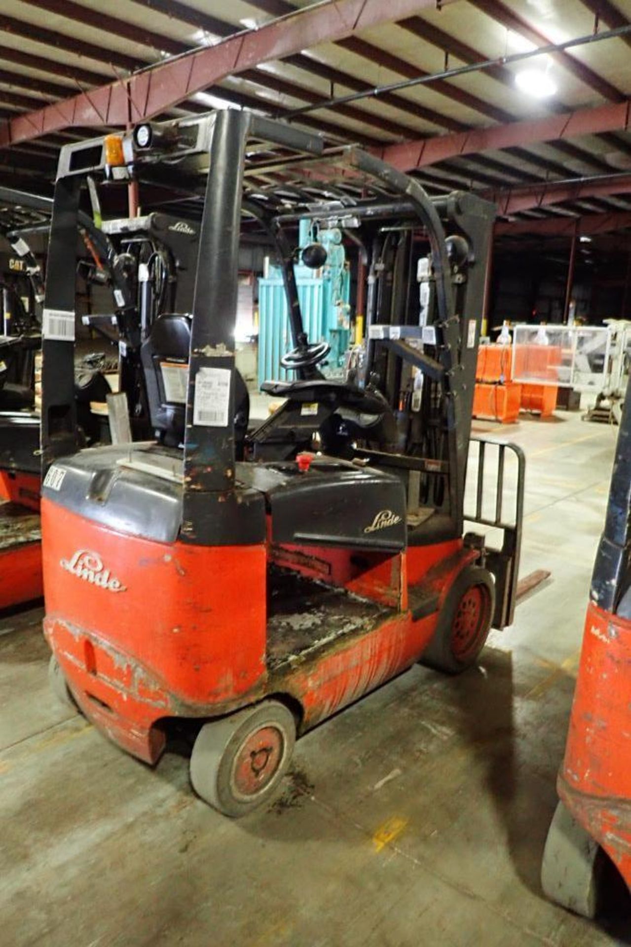 Linde 48V electric forklift {Located in Plymouth, IN} - Bild 2 aus 10