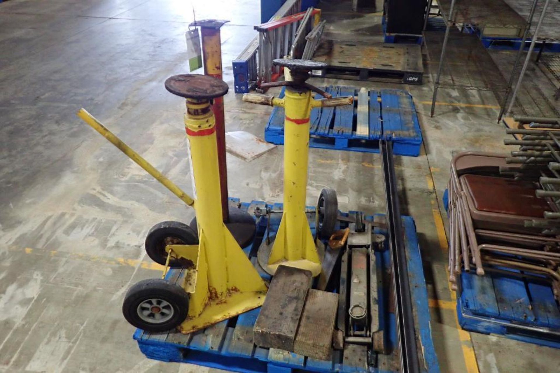 (2) Semi jacks stands {Located in Plymouth, IN} - Bild 2 aus 6