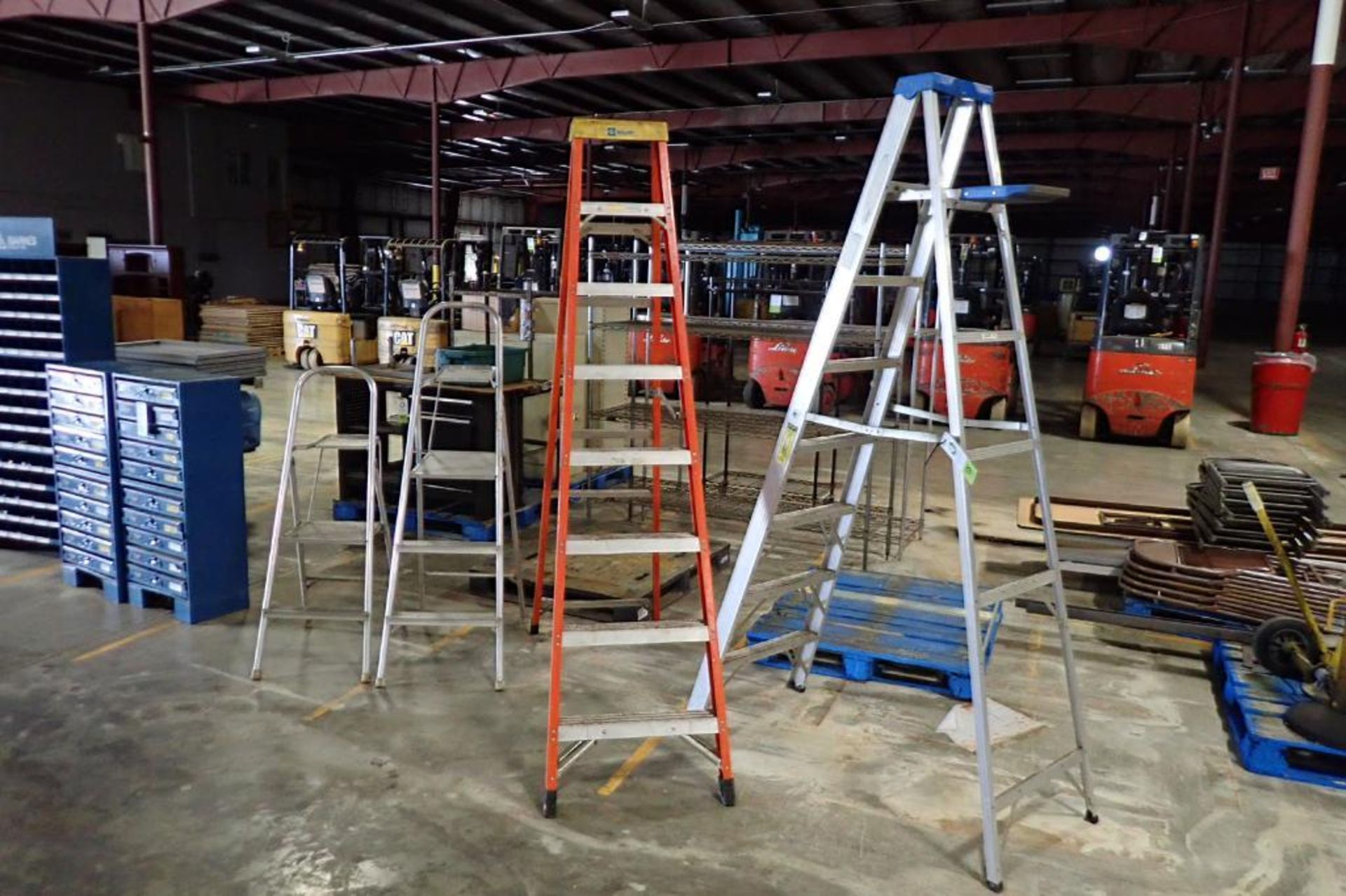Bauer 8 ft. fiberglass step ladder {Located in Plymouth, IN}