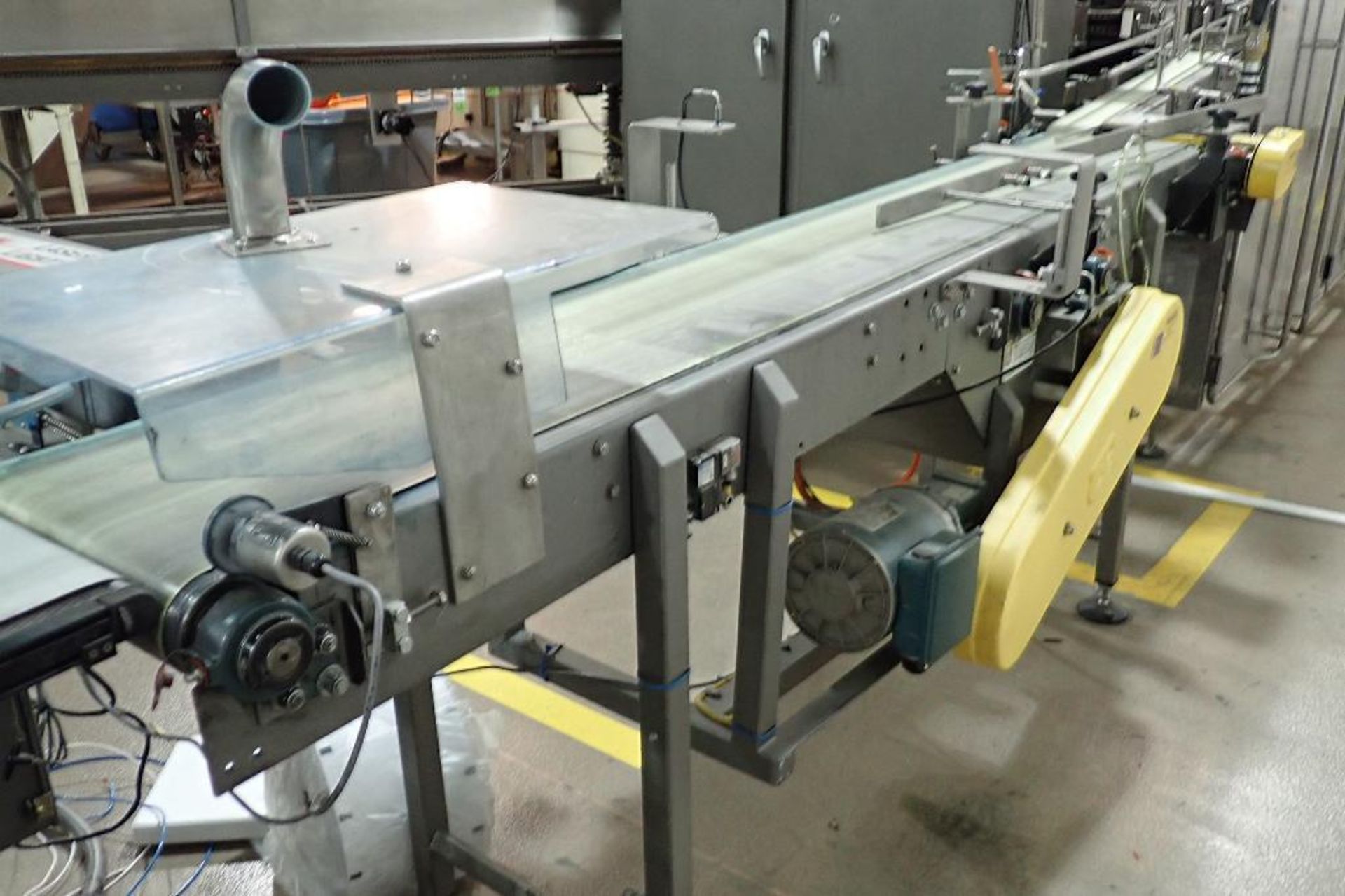 Multi Conveyor infeed belt conveyor {Located in Lakeville, MN} - Image 6 of 10
