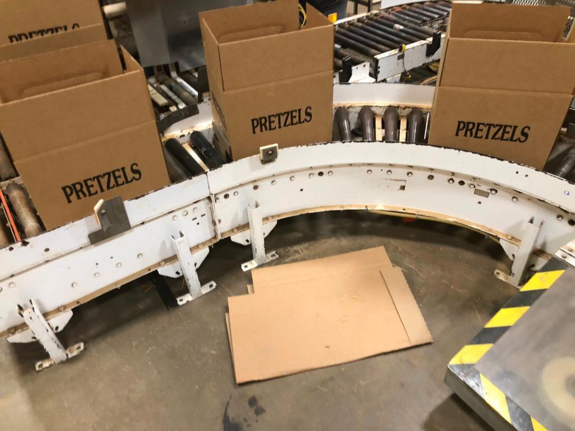 Empty box roller conveyor {Located in Hanover, PA}