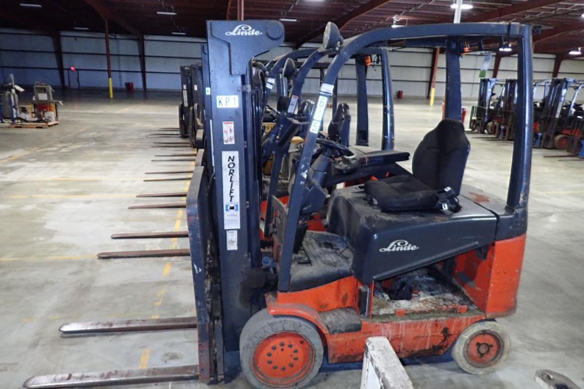 Linde 48V electric forklift {Located in Plymouth, IN}