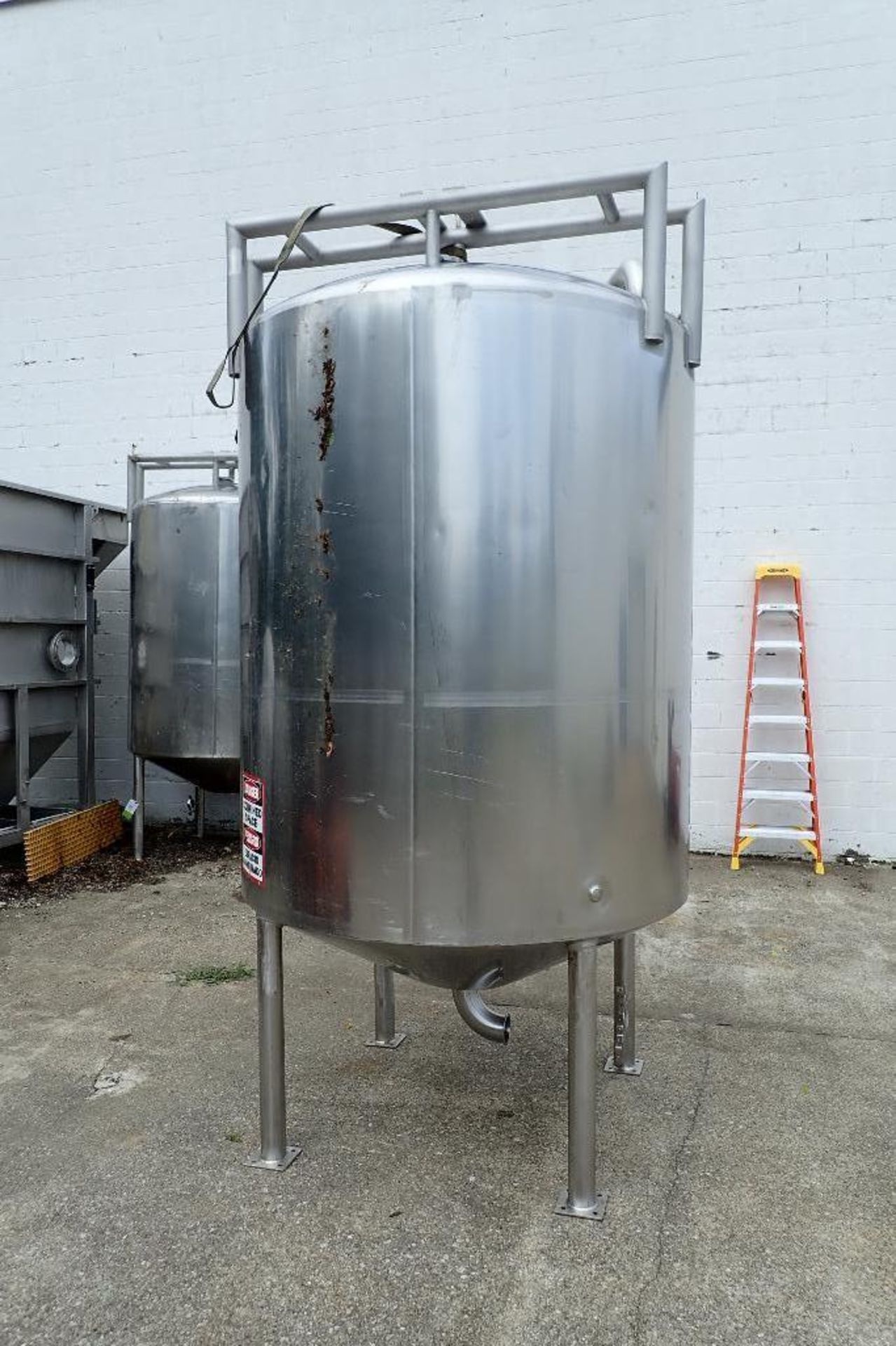 DCI 1000 gallon SS tank {Located in North East, PA}