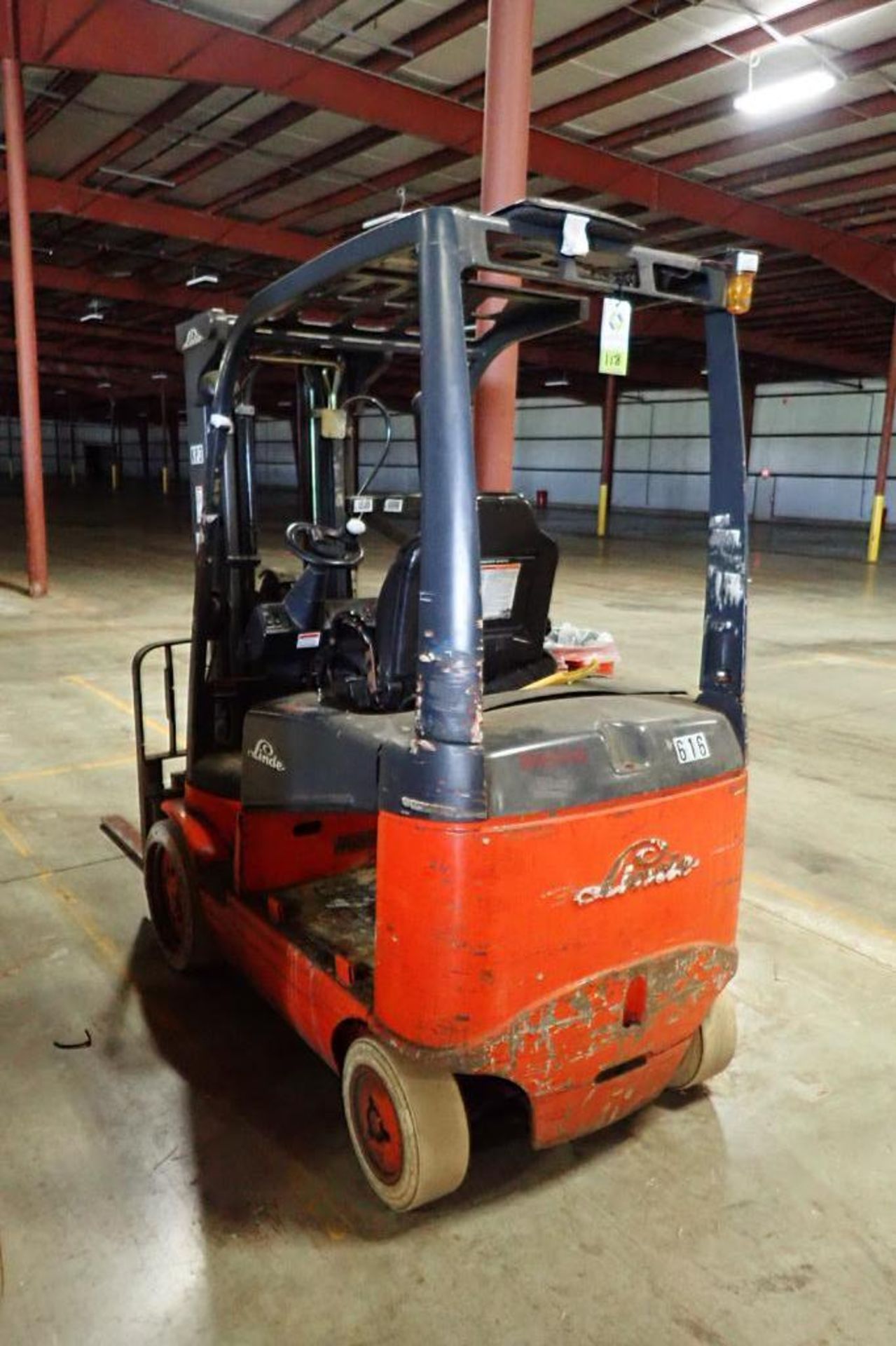 Linde 48V electric forklift {Located in Plymouth, IN} - Image 2 of 8