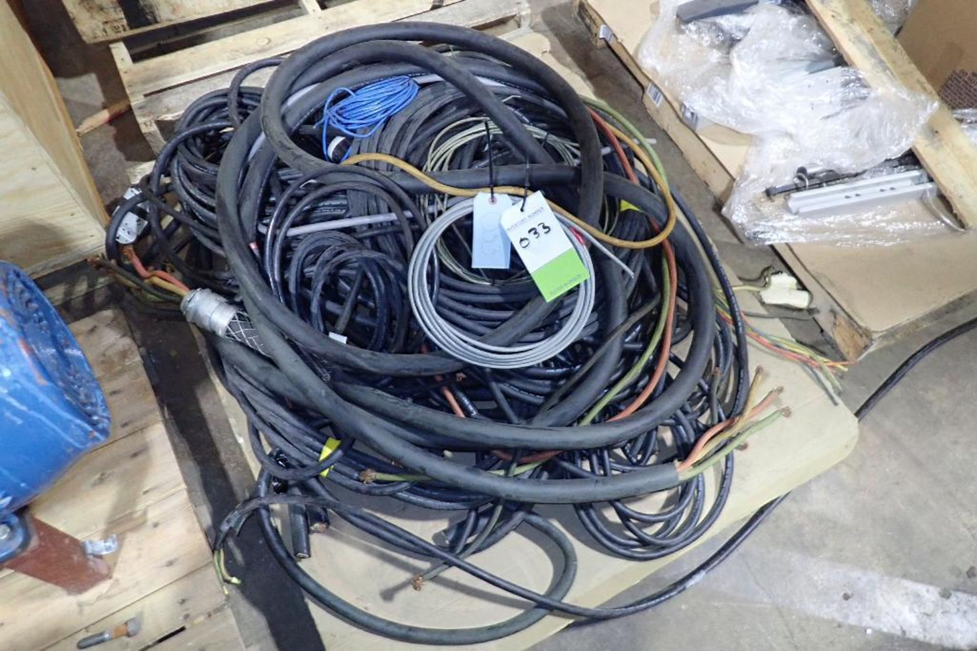 Pallet of assorted used wire {Located in North East, PA} - Bild 3 aus 3