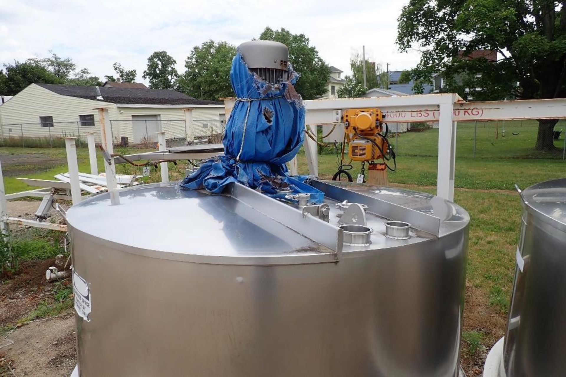 Sprinkman 900 gallon SS tank {Located in North East, PA} - Image 2 of 9