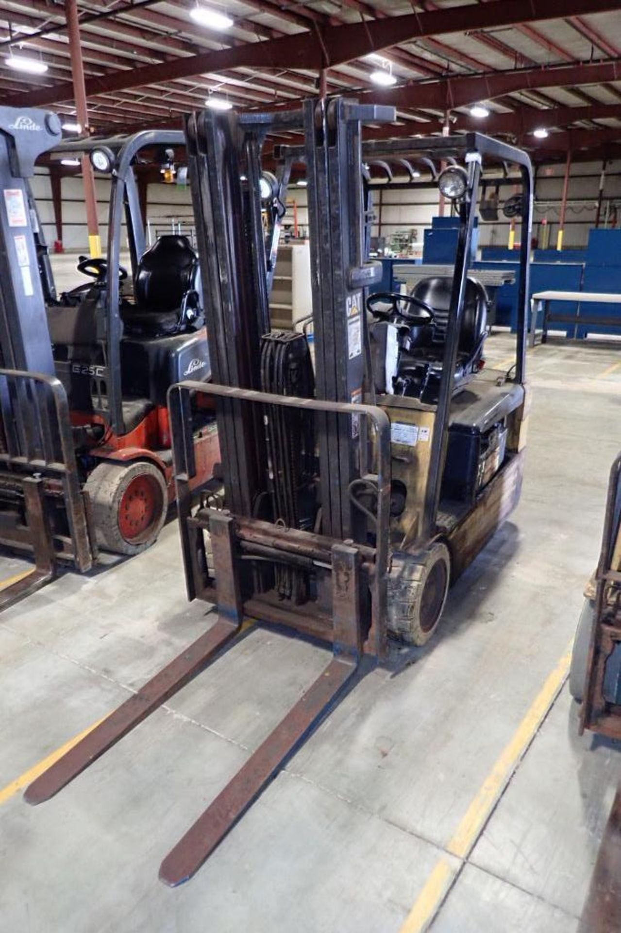 Caterpillar 48V electric forklift {Located in Plymouth, IN}