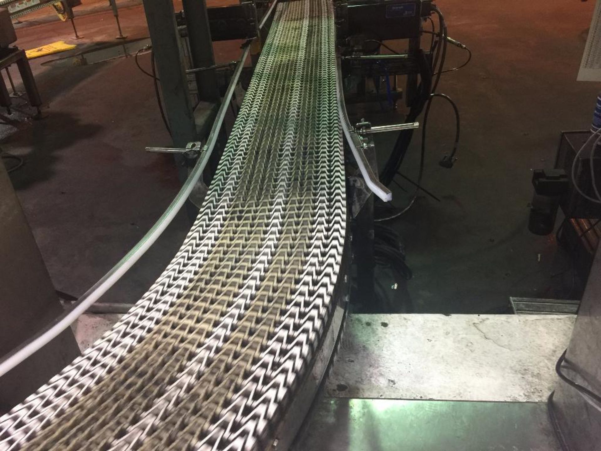 90 degree conveyor {Located in College Park, GA} - Image 2 of 5