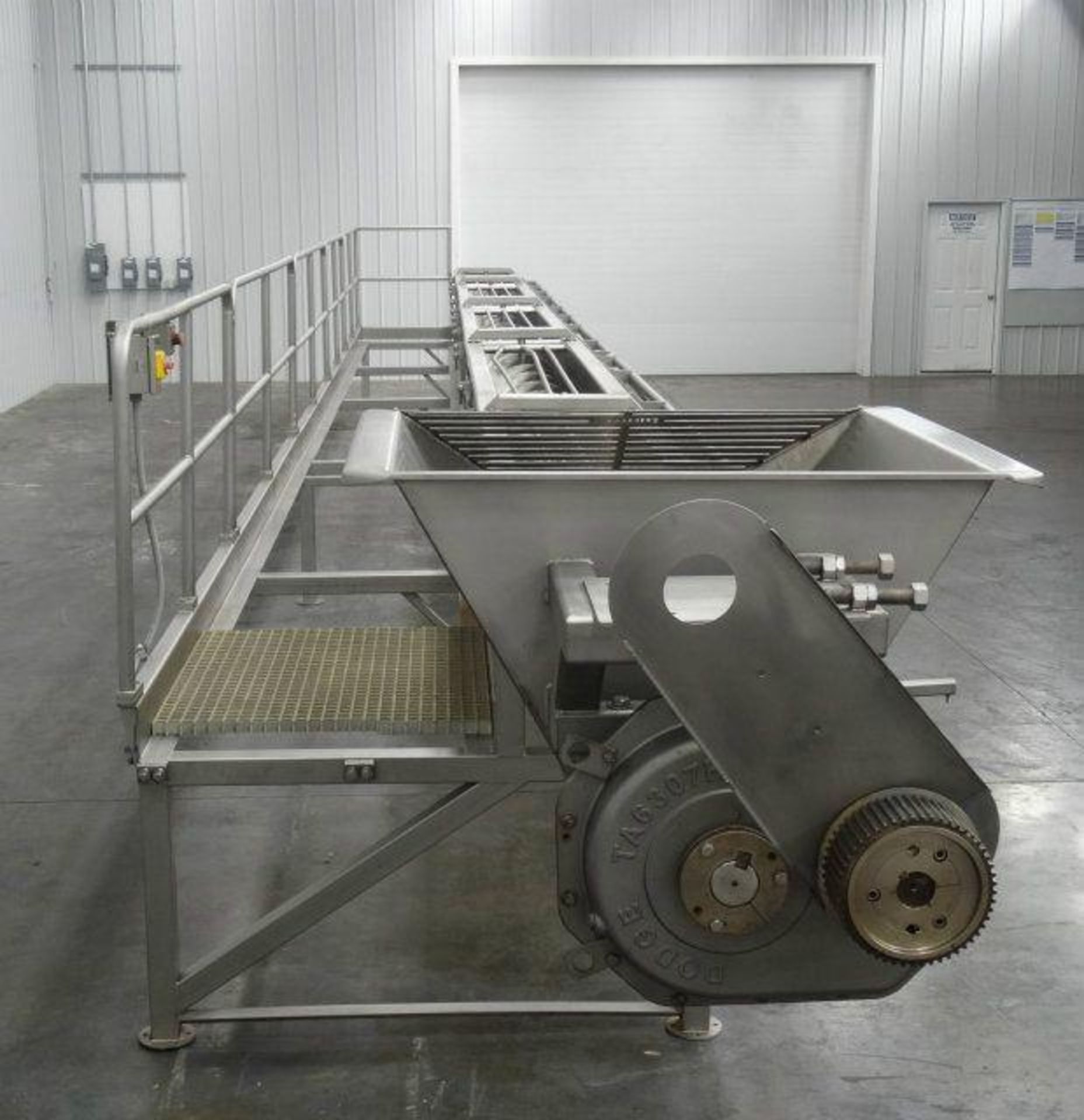 Friesen SS auger screw conveyor {Pendleton, IN} - Image 3 of 39