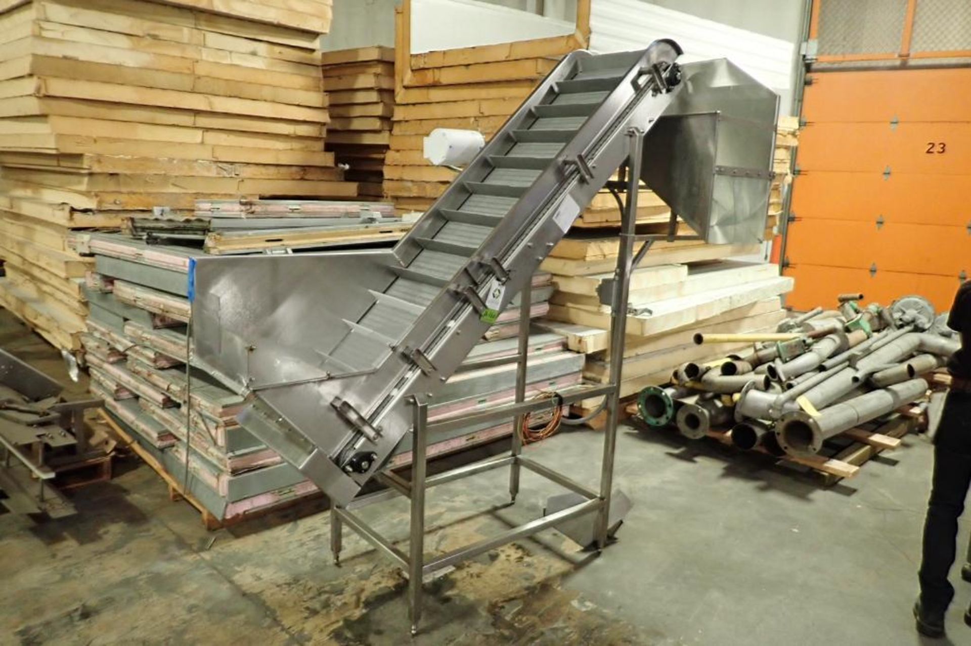 Flighted incline conveyor {Located in Indianapolis, IN}