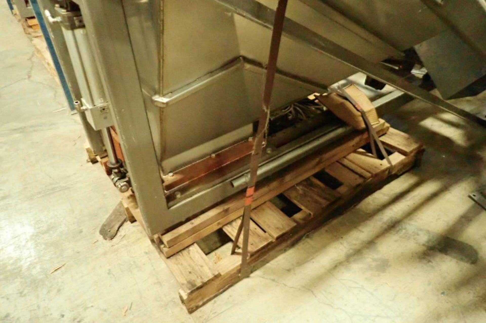 Poly feed hopper {Located in Indianapolis, IN} - Image 4 of 7