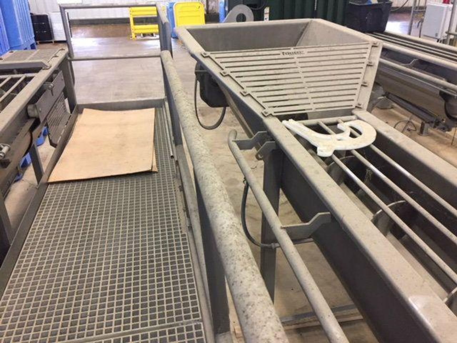 Friesen SS auger screw conveyor {Pendleton, IN} - Image 26 of 39