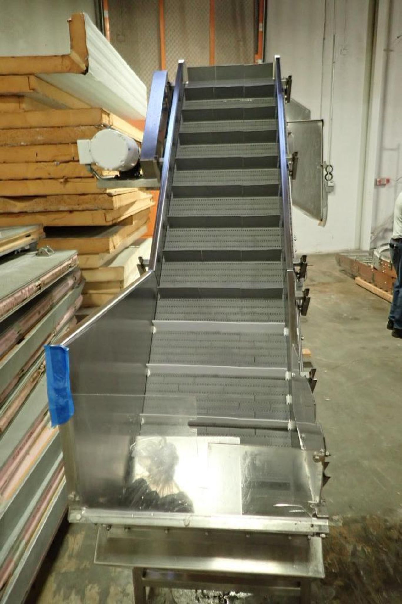 Flighted incline conveyor {Located in Indianapolis, IN} - Image 2 of 6