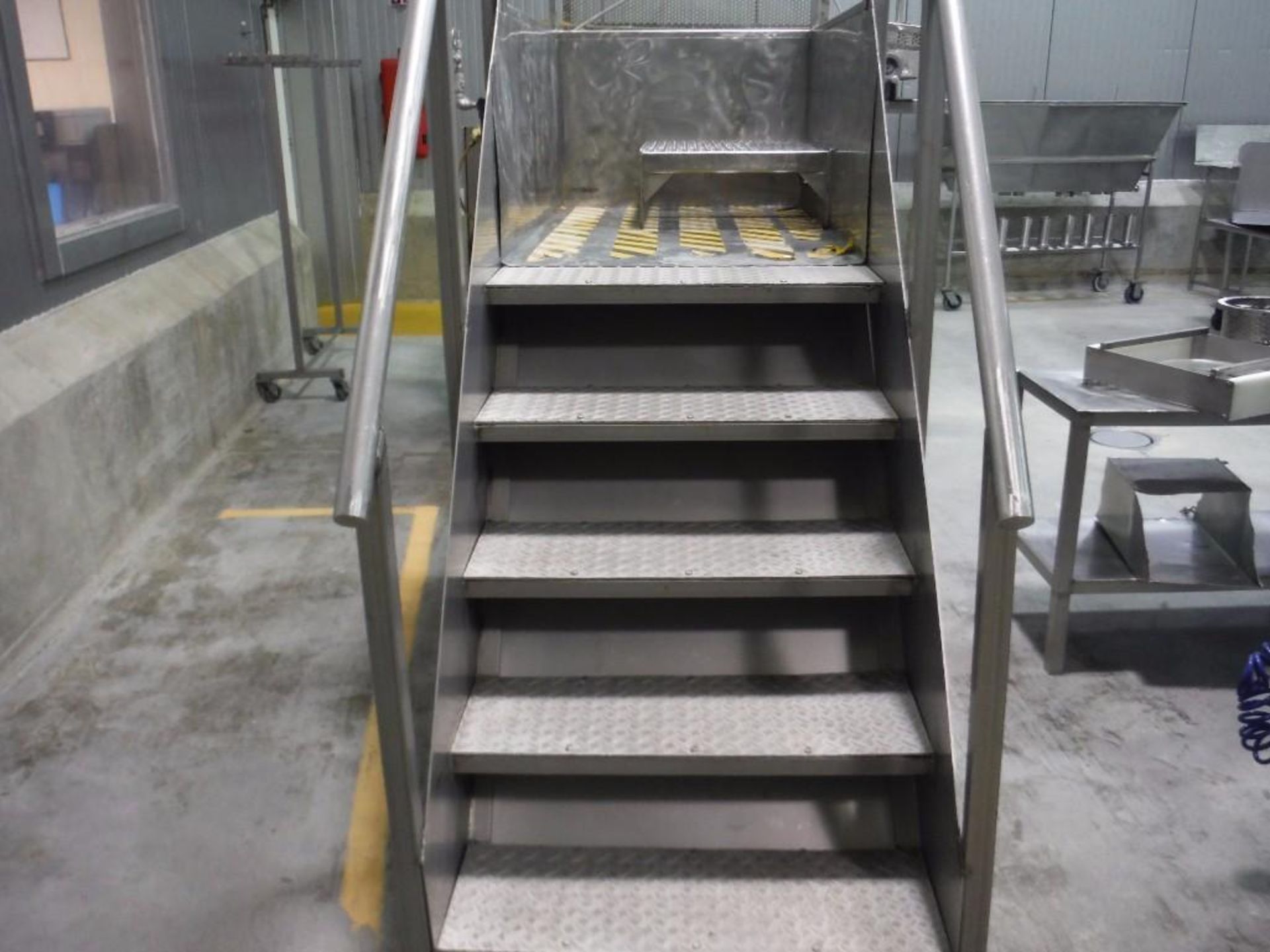 SS stairs/platform on wheels {Located in Marshall, MN} - Bild 2 aus 2