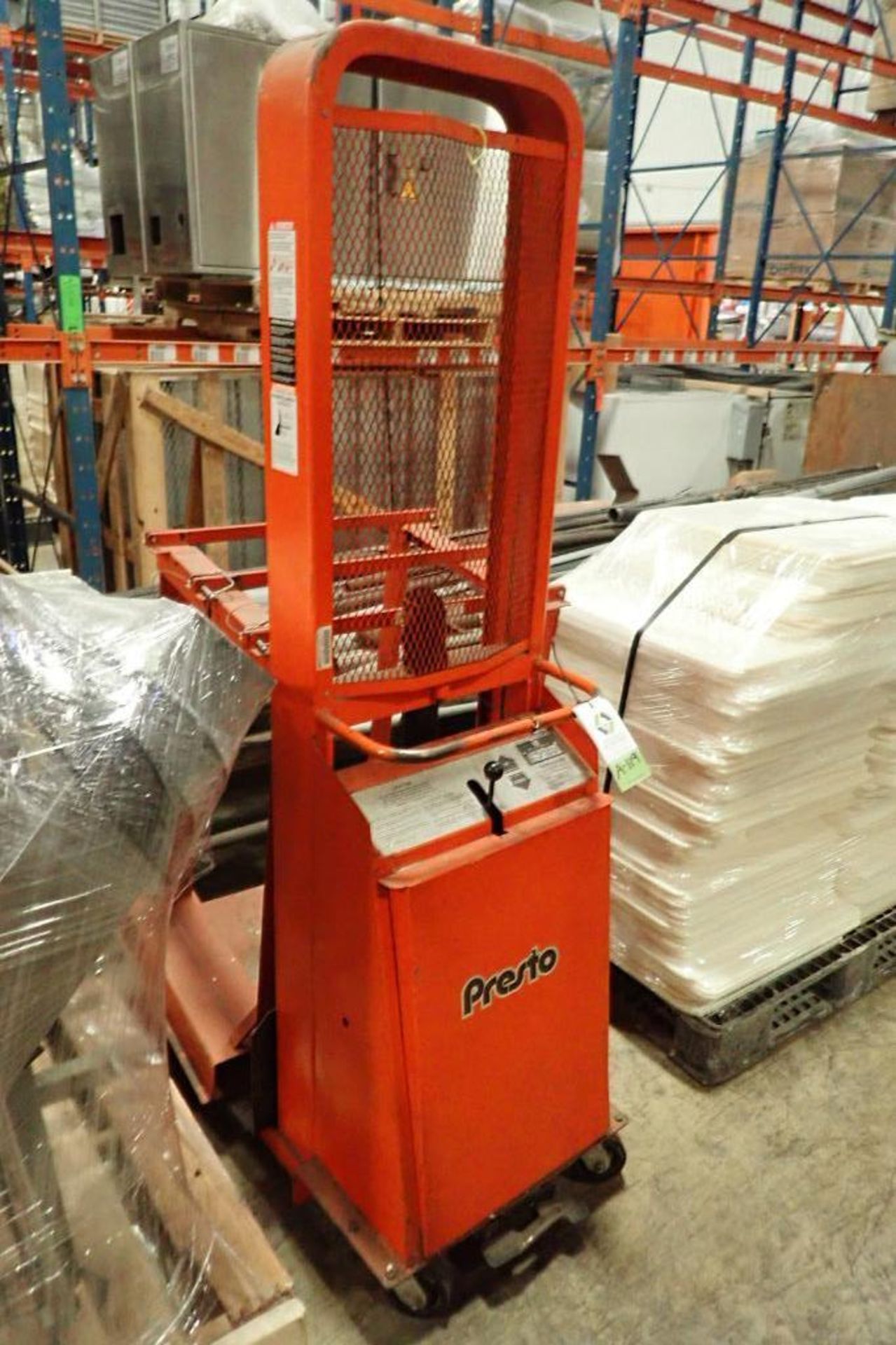 Presto electric lift {Located in Indianapolis, IN} - Image 2 of 5