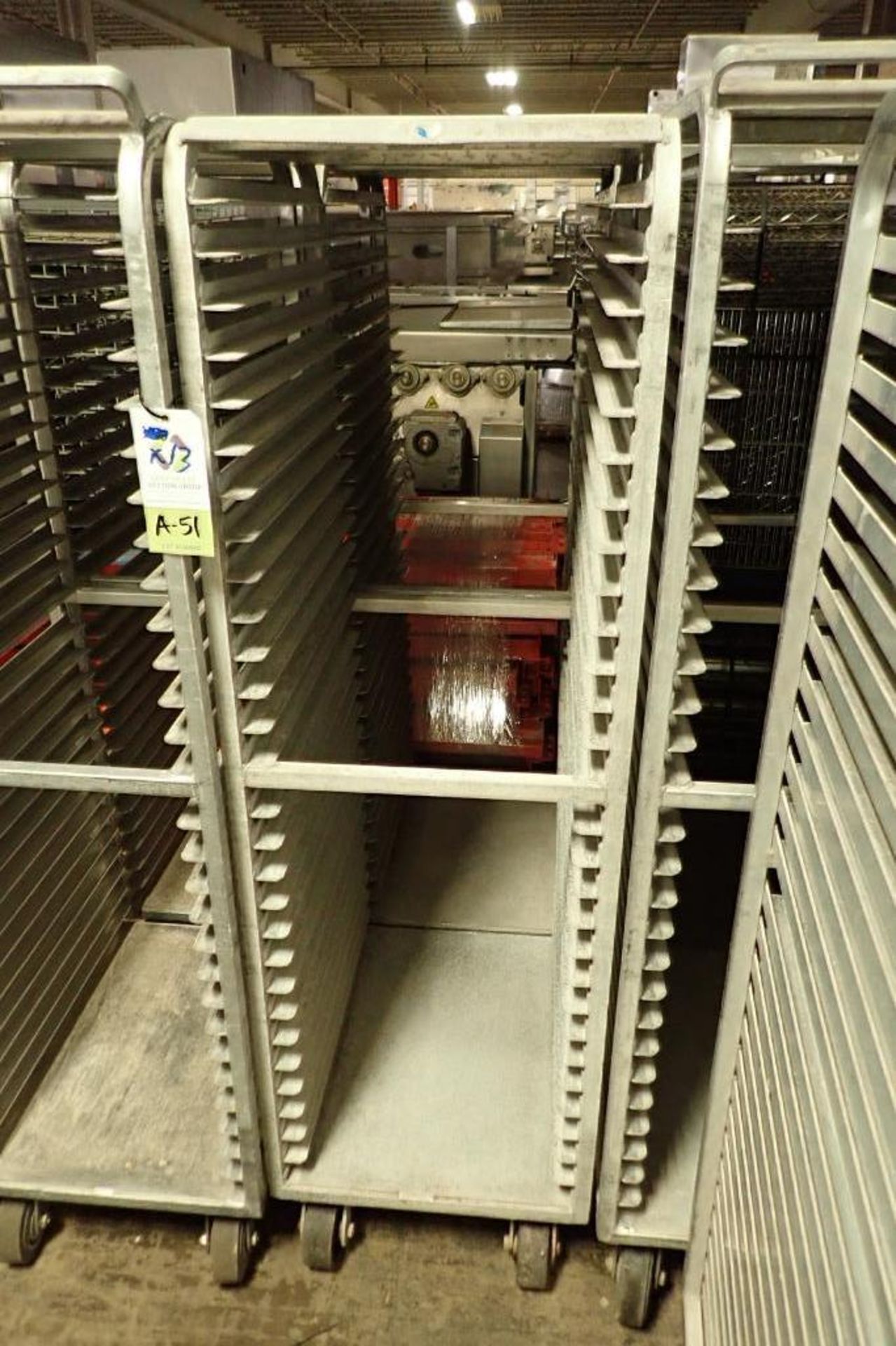 Aluminum bakery rack {Located in Indianapolis, IN} - Bild 2 aus 3