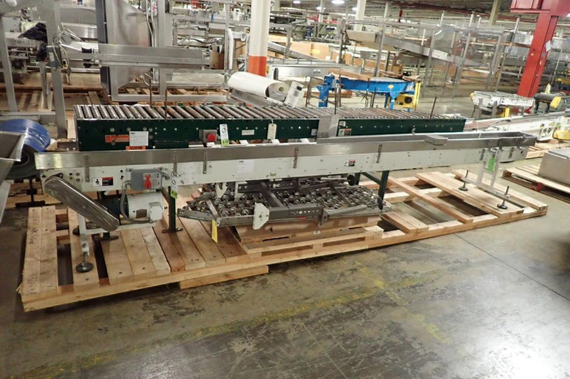 Arrowhead table top chain conveyor {Located in Indianapolis, IN}