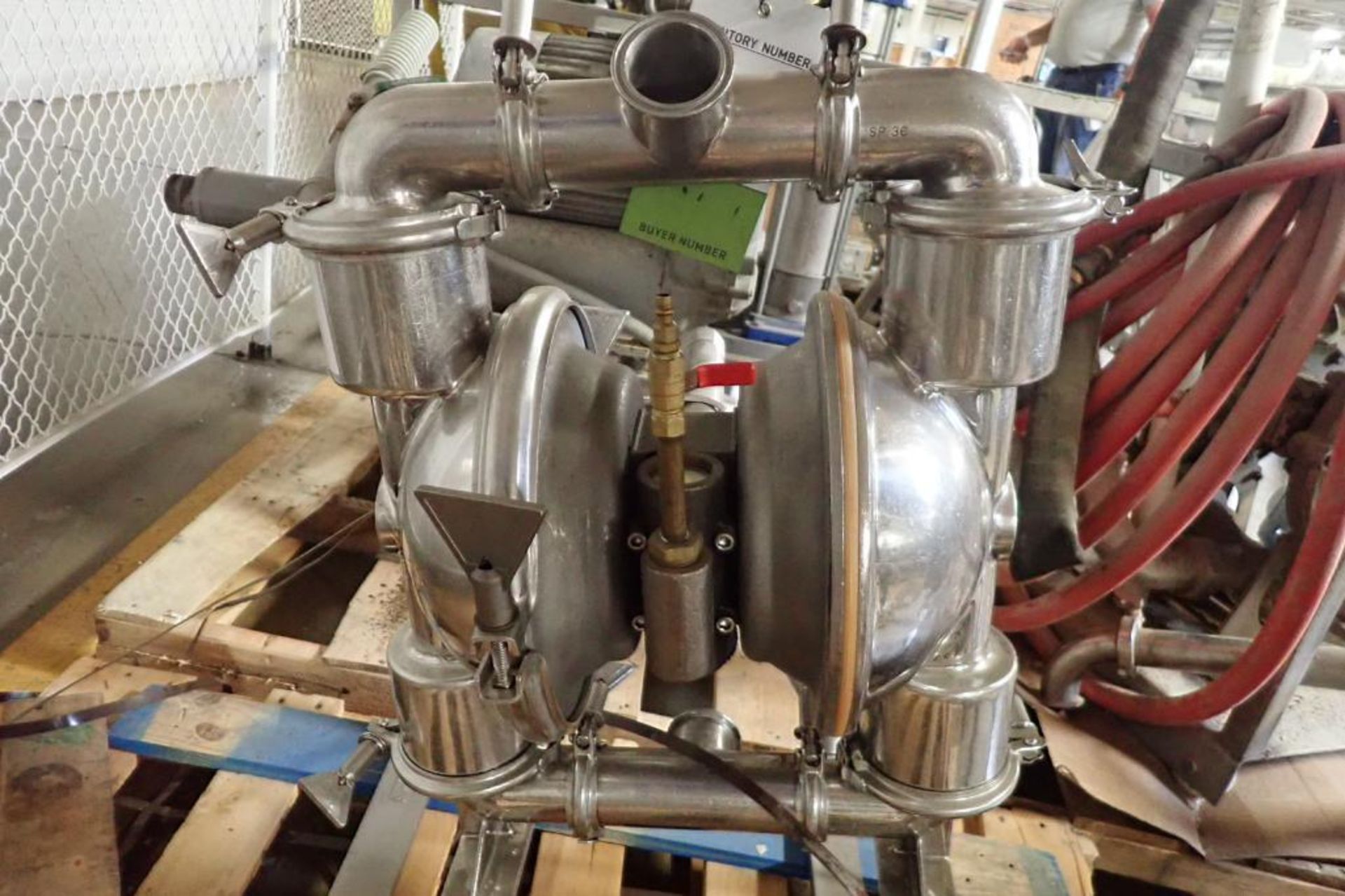 Wilden diaphragm pump {Located in Indianapolis, IN} - Bild 2 aus 5